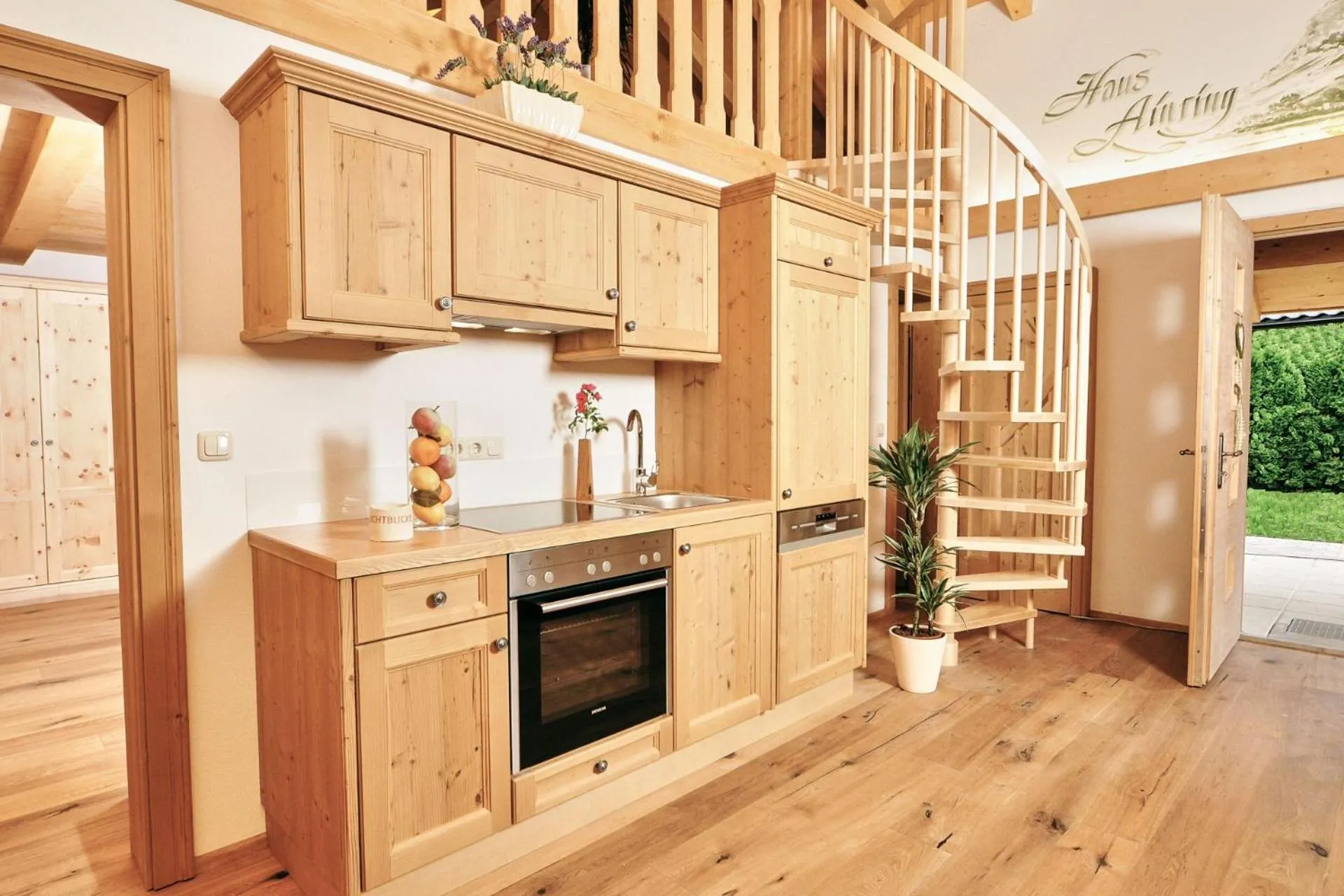 Kitchen or kitchenette in Bayern Chalets bei Salzburg und Berchtesgaden mit Whirlpool und Sauna
