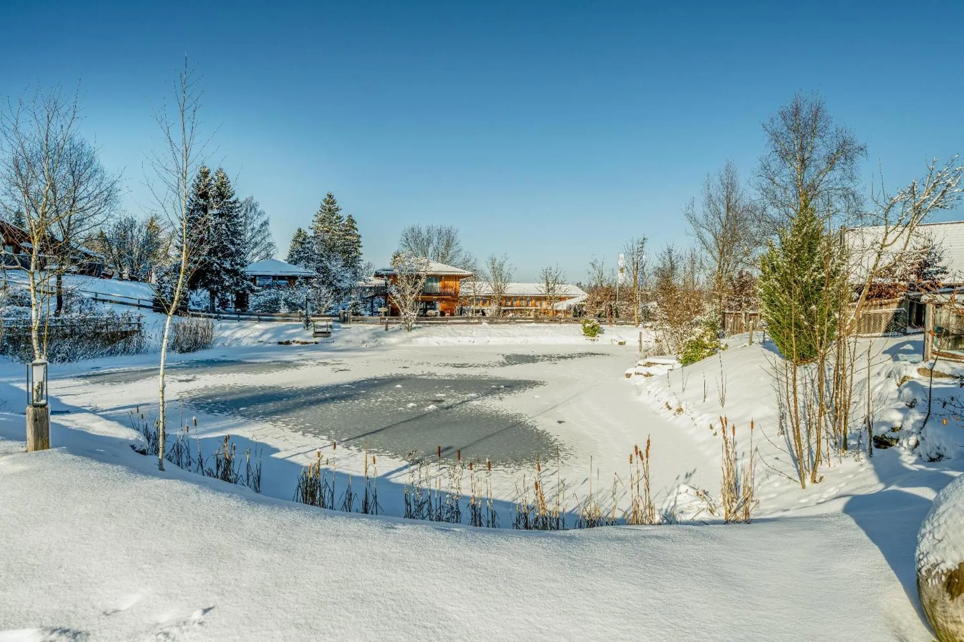 Property building in Bayern Chalets bei Salzburg und Berchtesgaden mit Whirlpool und Sauna