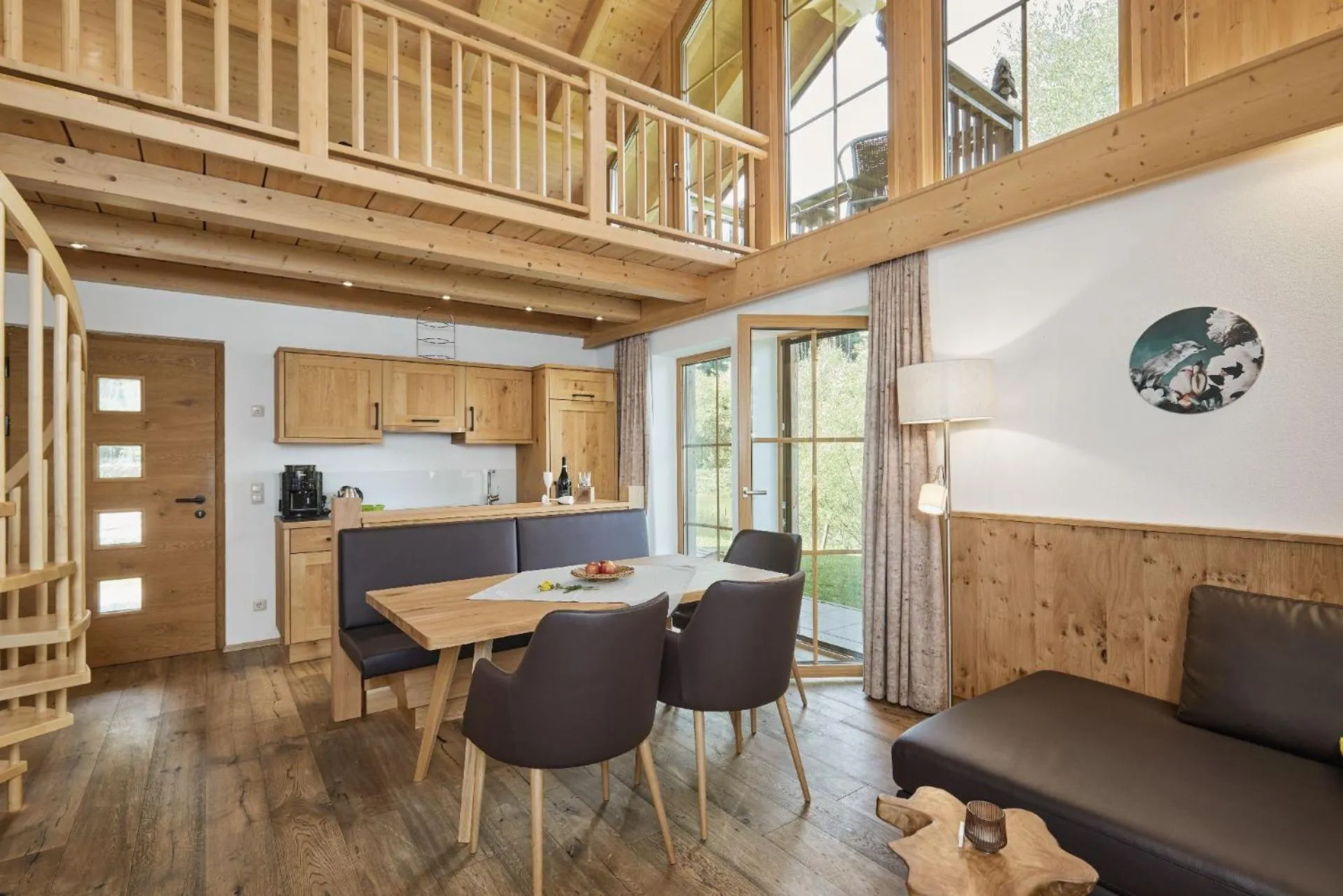 Dining area in Bayern Chalets bei Salzburg und Berchtesgaden mit Whirlpool und Sauna