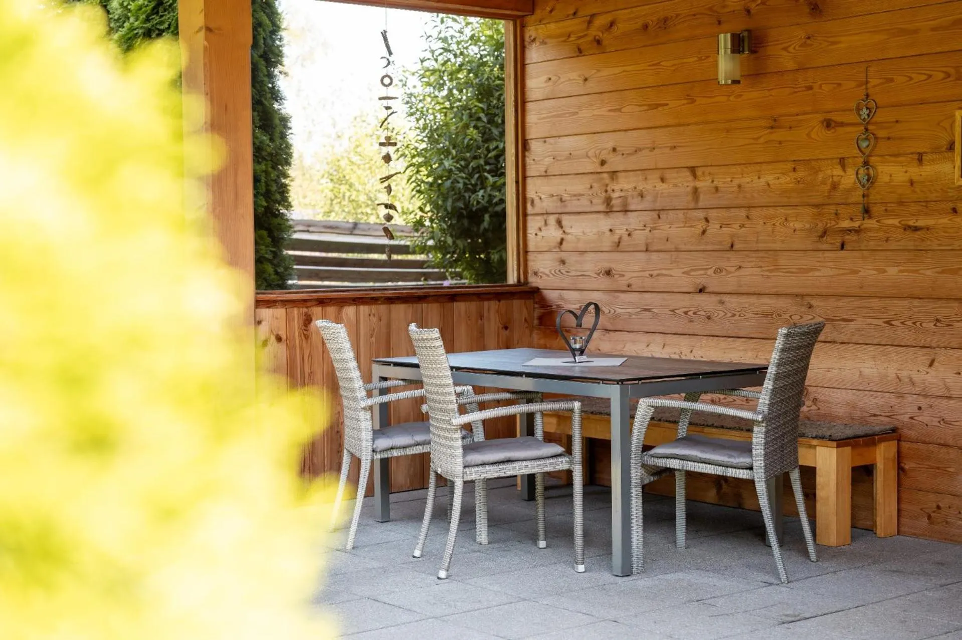 Balcony/Terrace in Bayern Chalets bei Salzburg und Berchtesgaden mit Whirlpool und Sauna