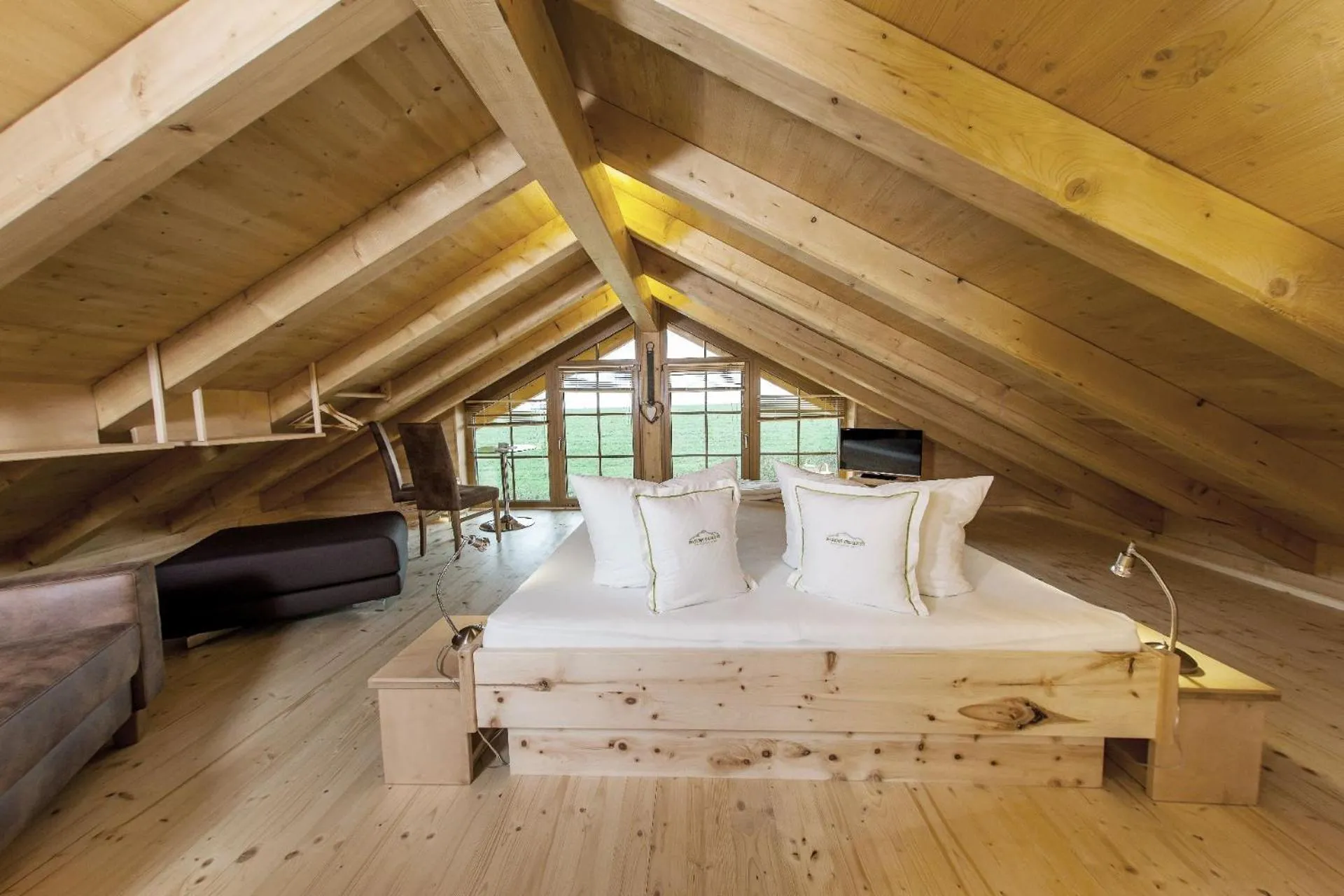 Bedroom in Bayern Chalets bei Salzburg und Berchtesgaden mit Whirlpool und Sauna