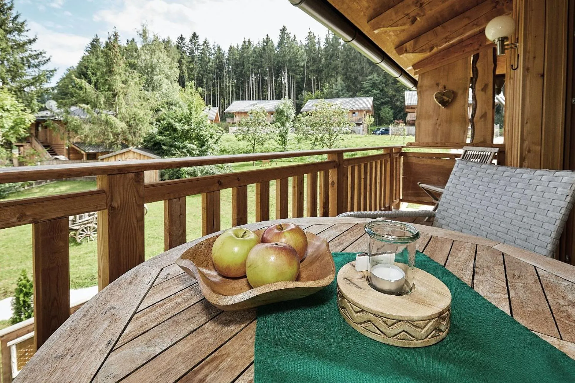 Balcony/Terrace in Bayern Chalets bei Salzburg und Berchtesgaden mit Whirlpool und Sauna