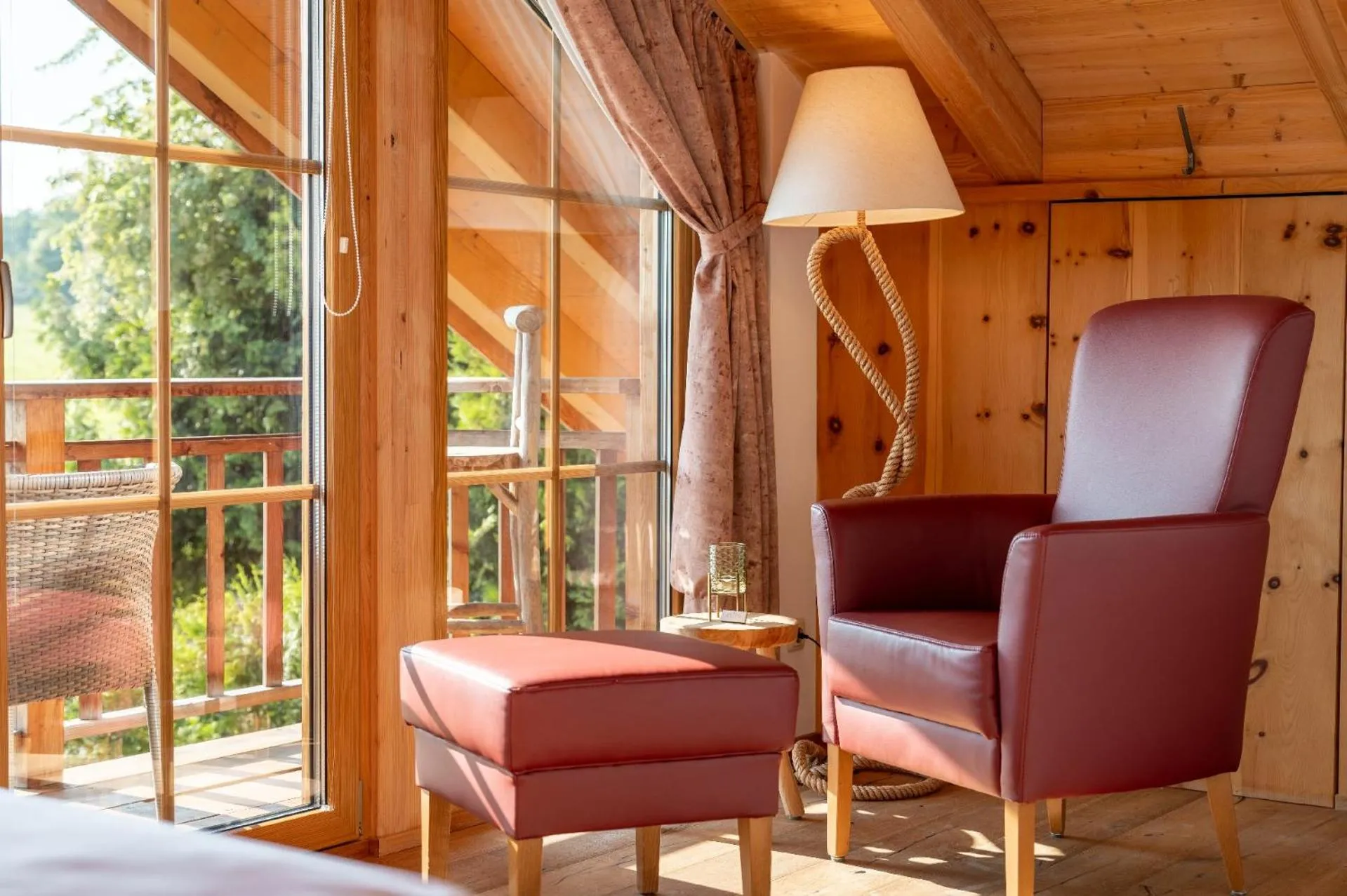 Seating area in Bayern Chalets bei Salzburg und Berchtesgaden mit Whirlpool und Sauna