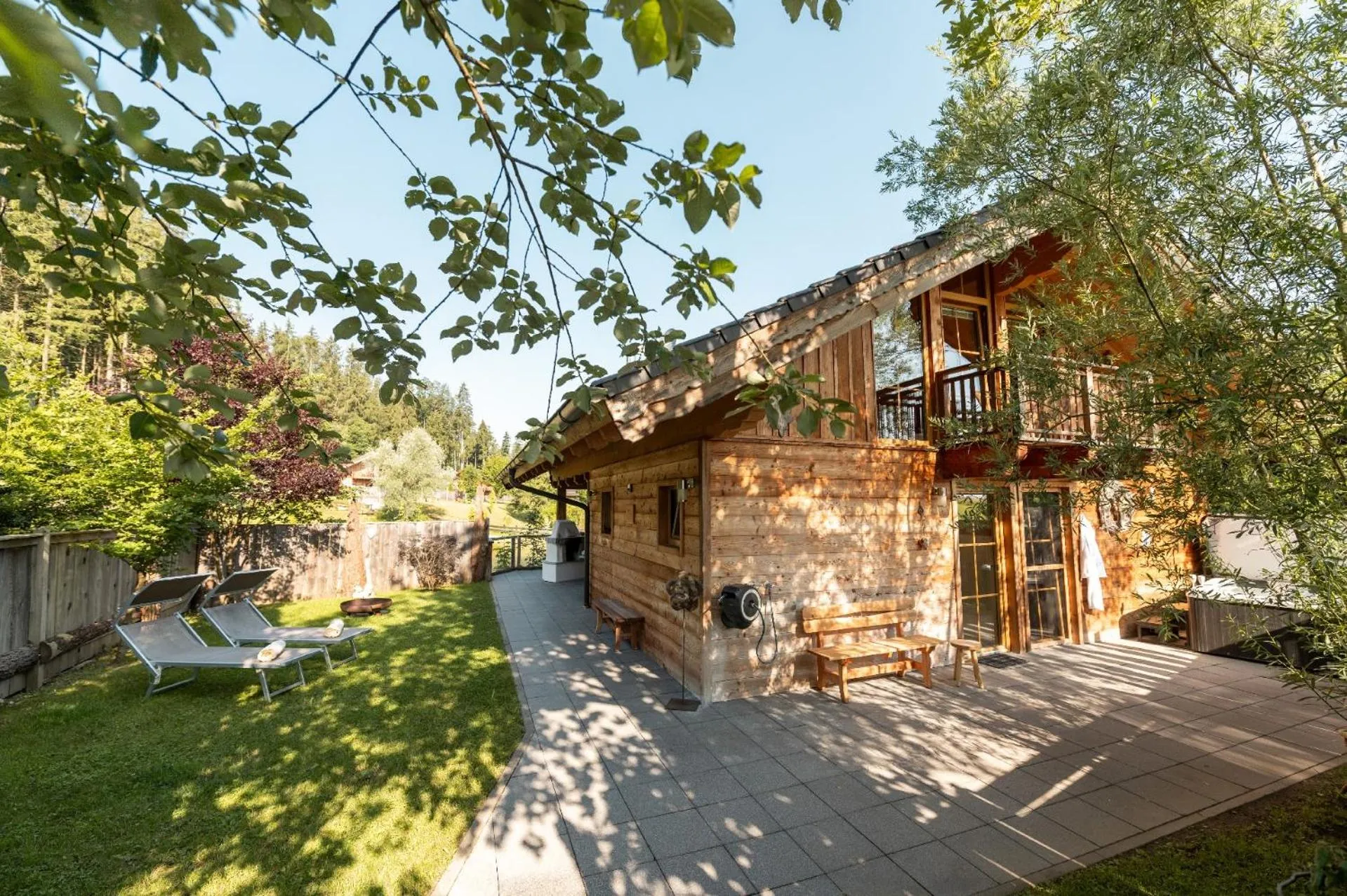 Property building in Bayern Chalets bei Salzburg und Berchtesgaden mit Whirlpool und Sauna