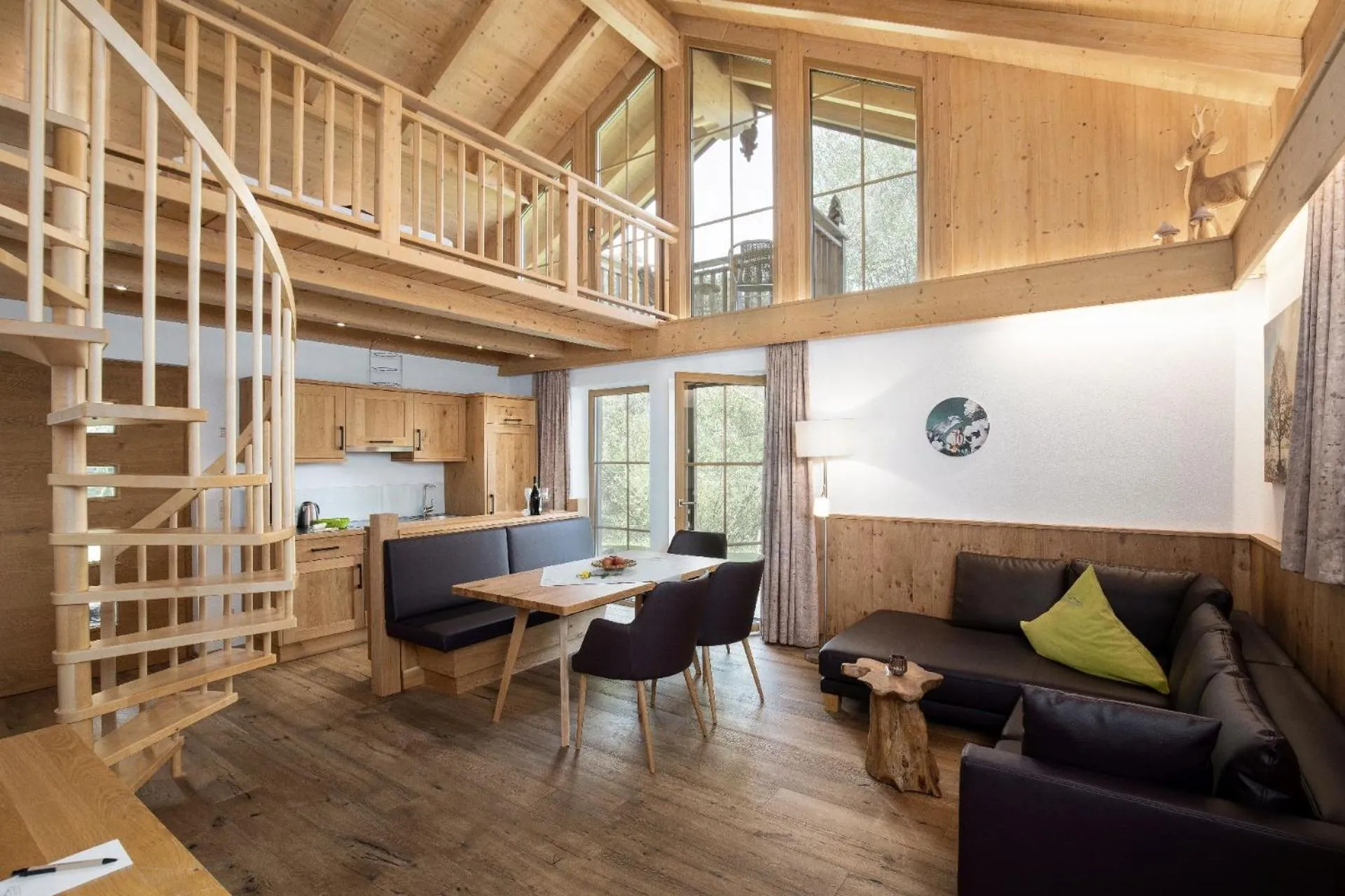 Seating area in Bayern Chalets bei Salzburg und Berchtesgaden mit Whirlpool und Sauna