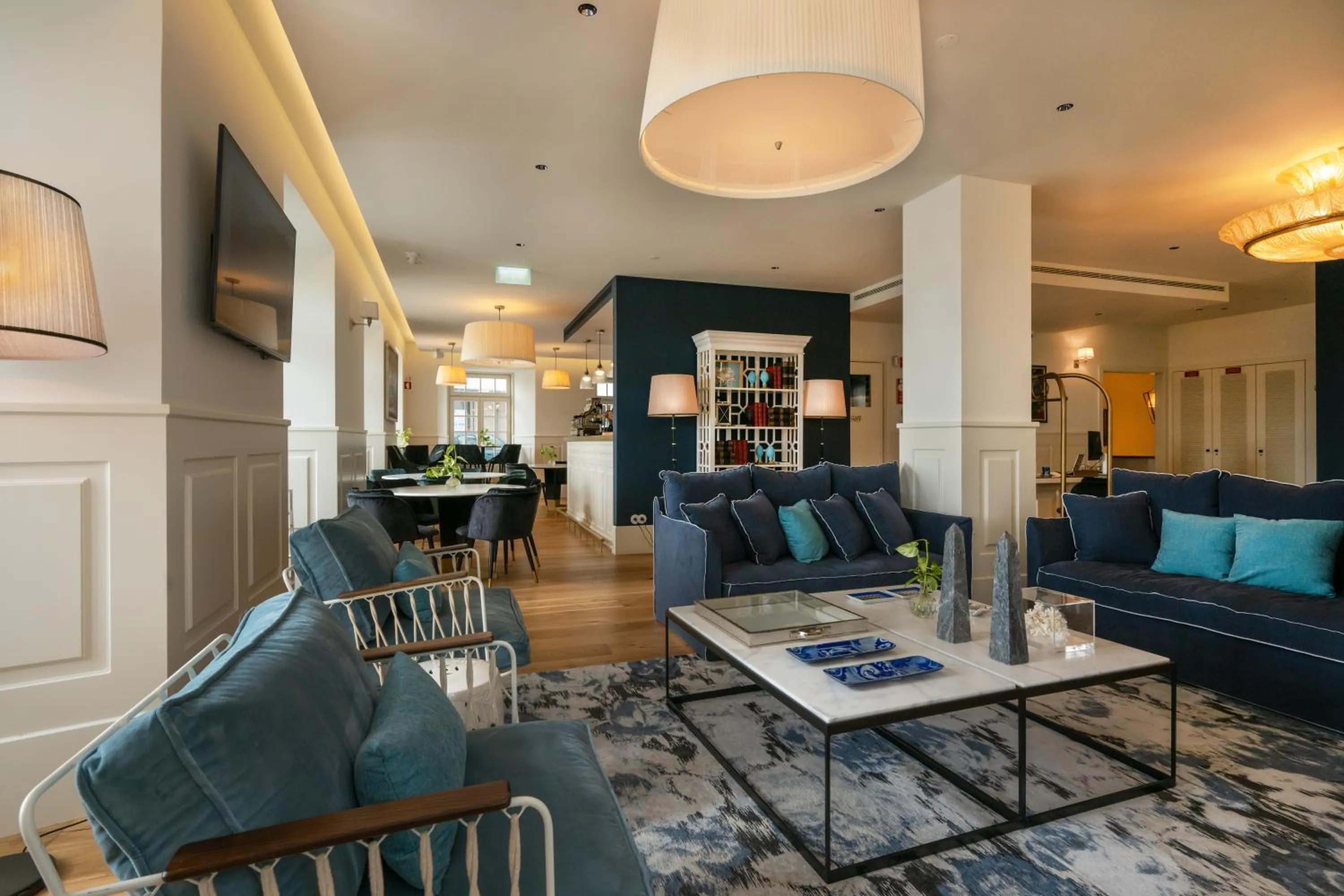 TV and multimedia in Dona Maria Hotel