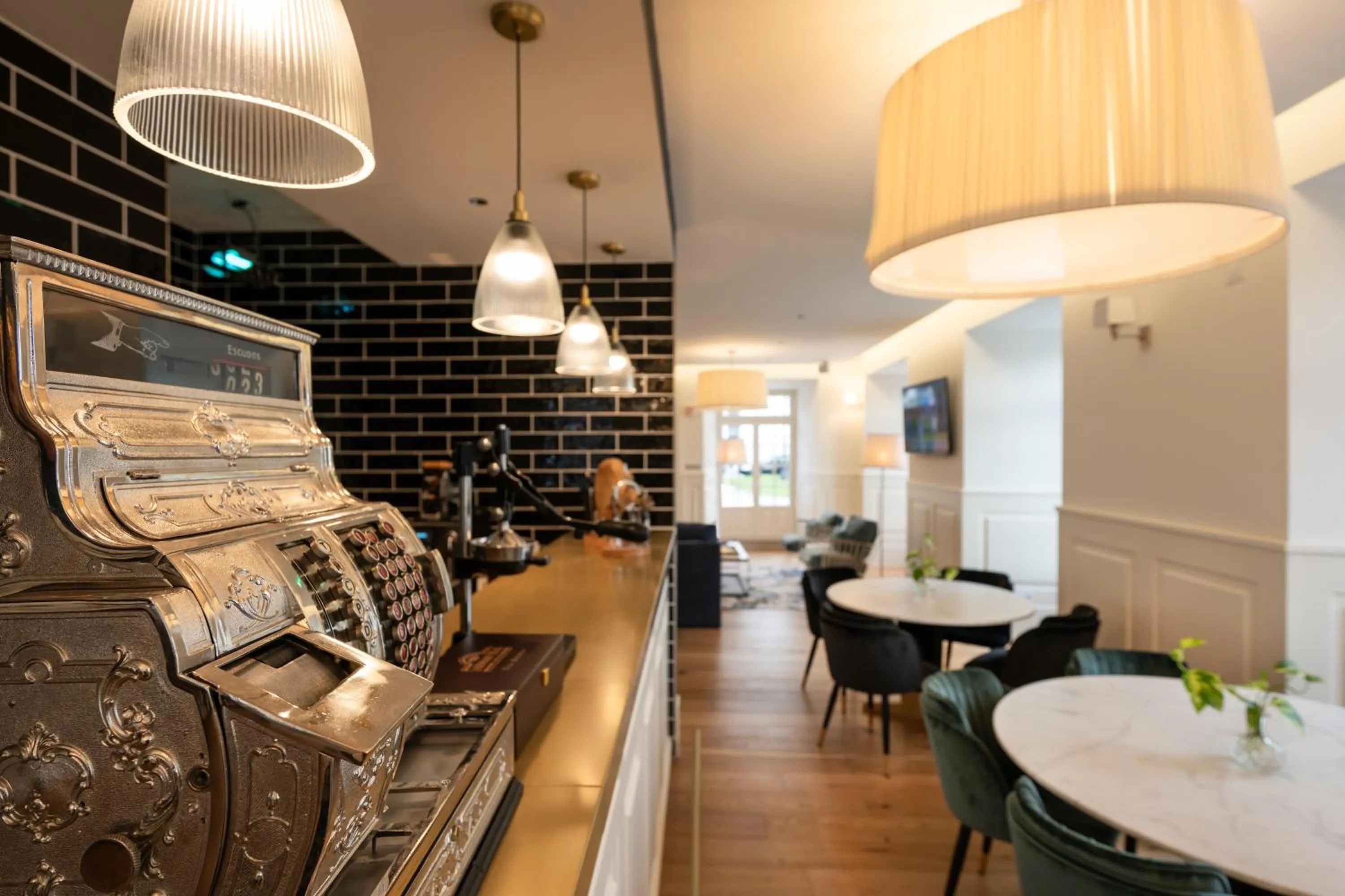 TV and multimedia in Dona Maria Hotel