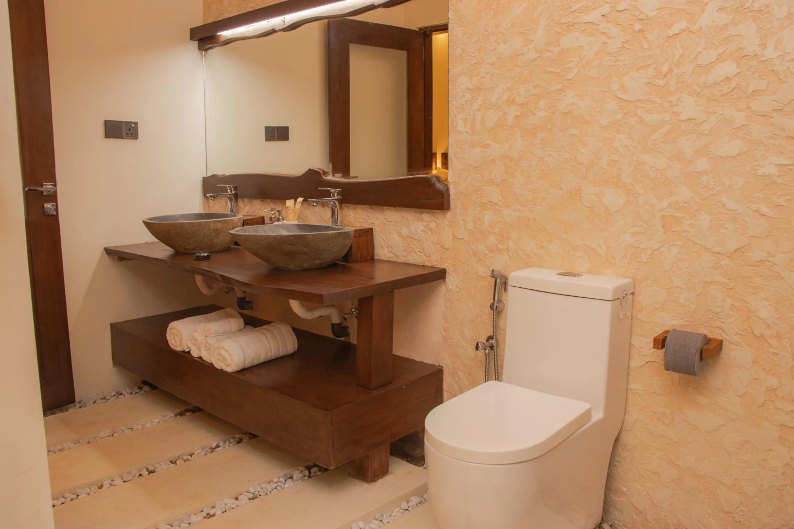 Toilet in Spicepeek Boutique Hotel CMB Airport