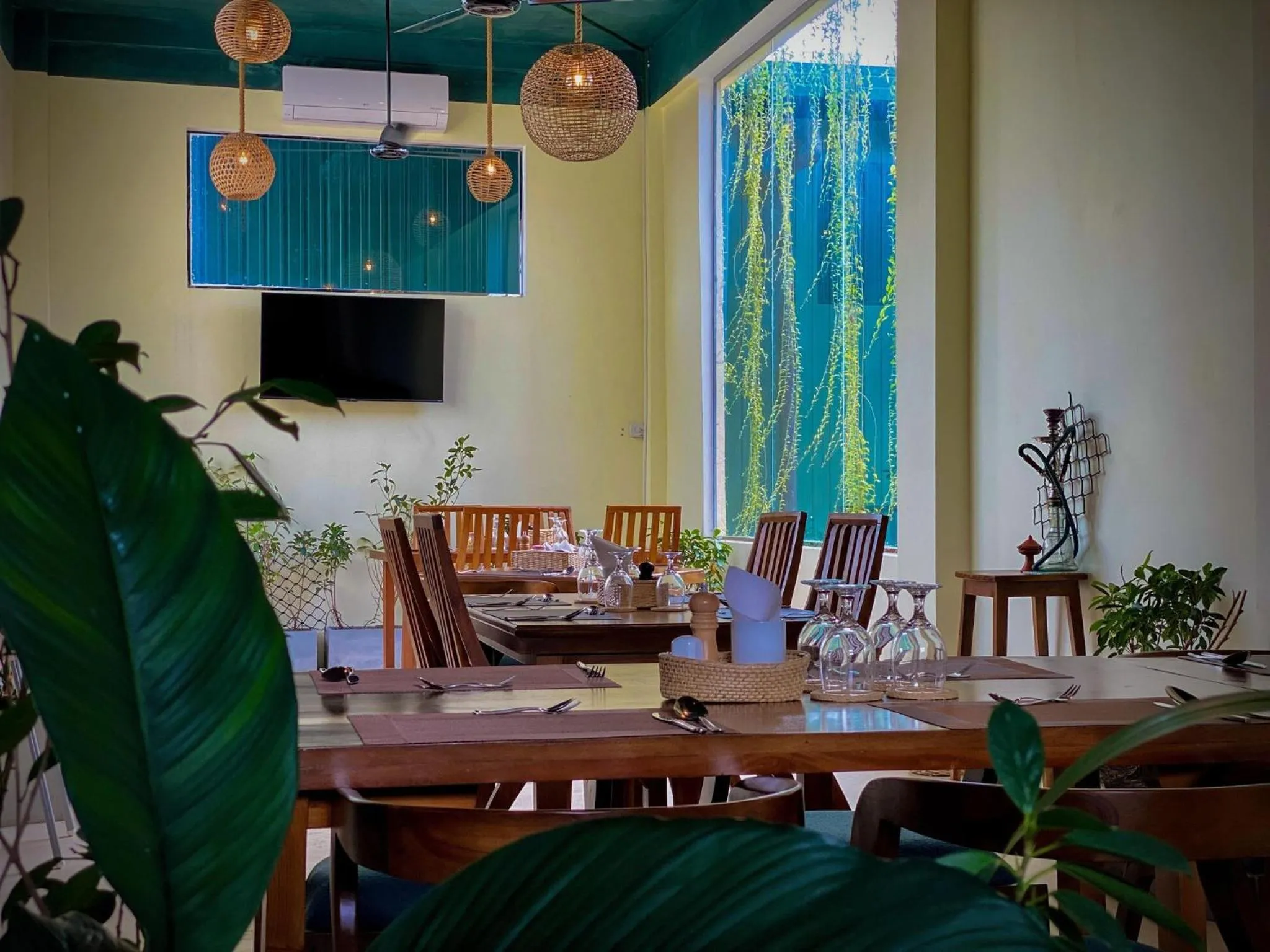 Restaurant/places to eat in Spicepeek Boutique Hotel CMB Airport