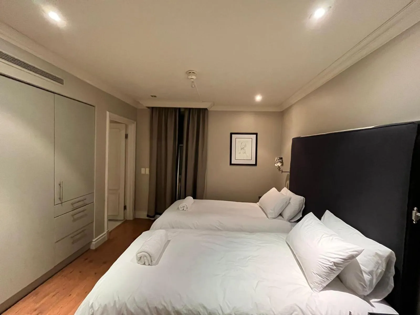 Bedroom, Bed in Cape Royale Luxury Suite