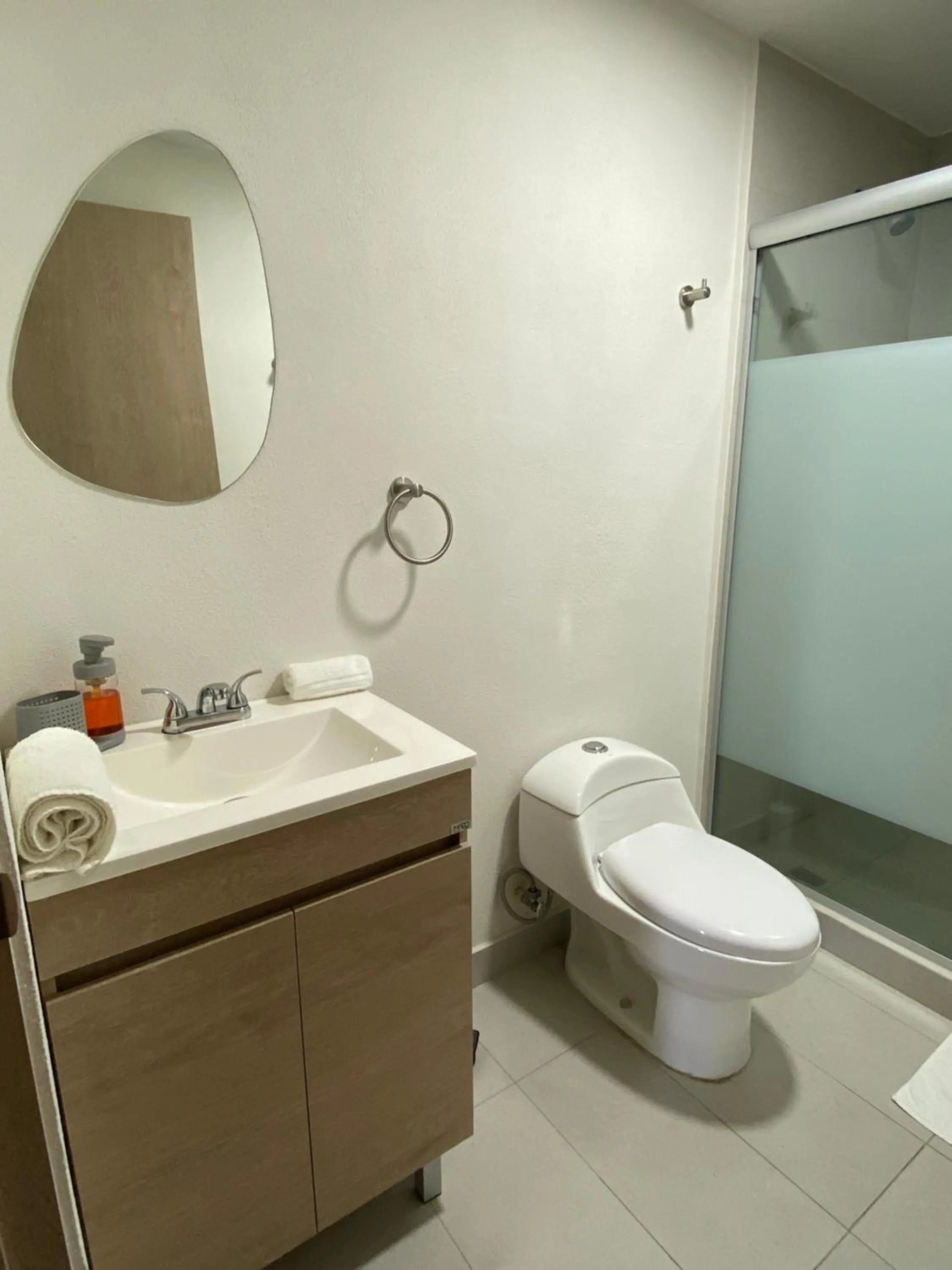 Bathroom in Lux 2 bedroom apartment, swimming pool, gym and free parking spot in Macro Plaza area