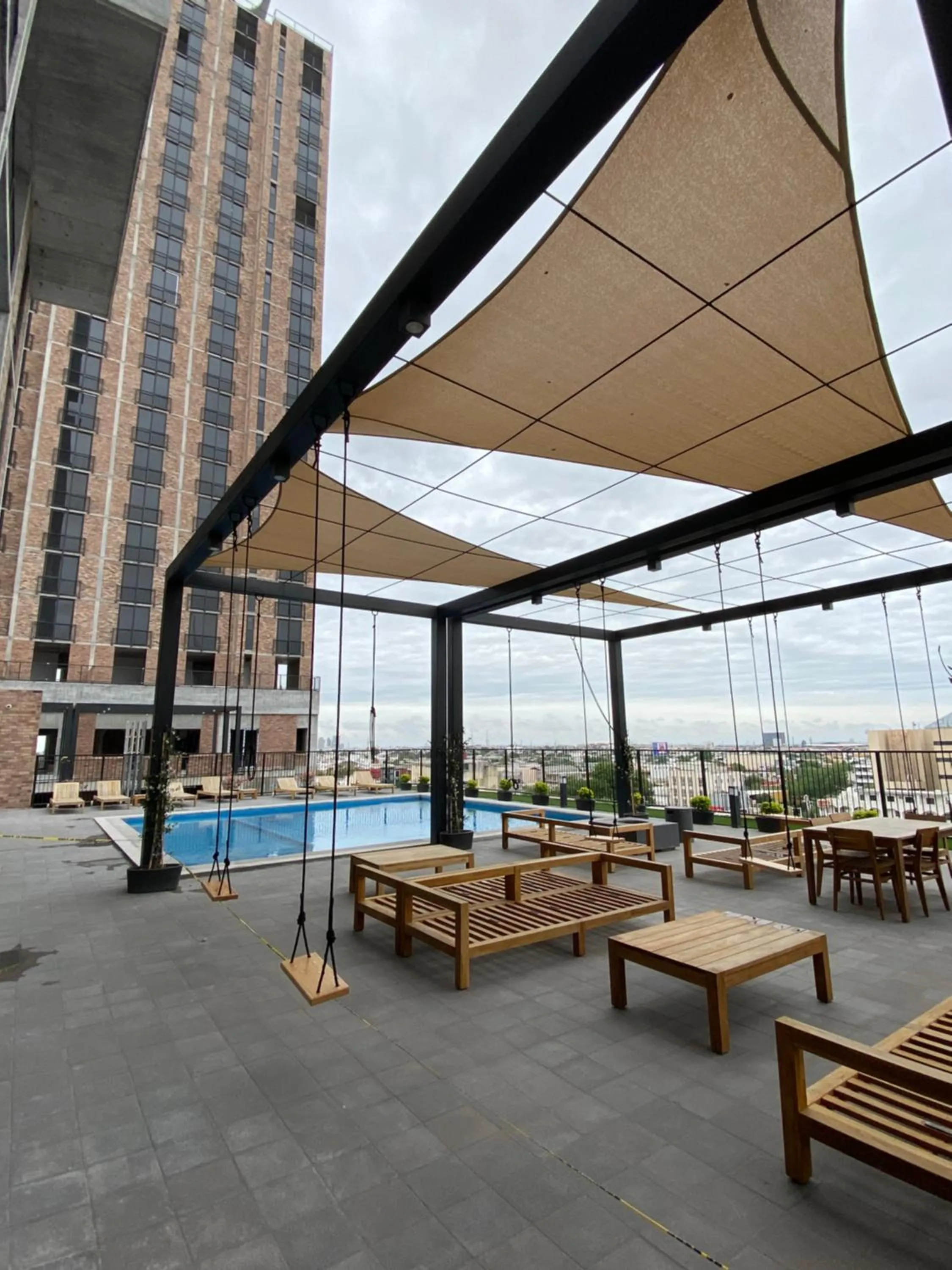 Garden in Lux 2 bedroom apartment, swimming pool, gym and free parking spot in Macro Plaza area