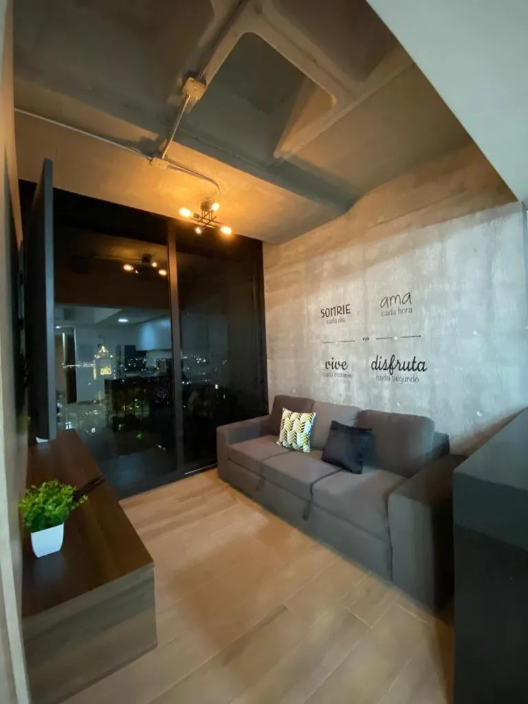 TV and multimedia in Lux 2 bedroom apartment, swimming pool, gym and free parking spot in Macro Plaza area