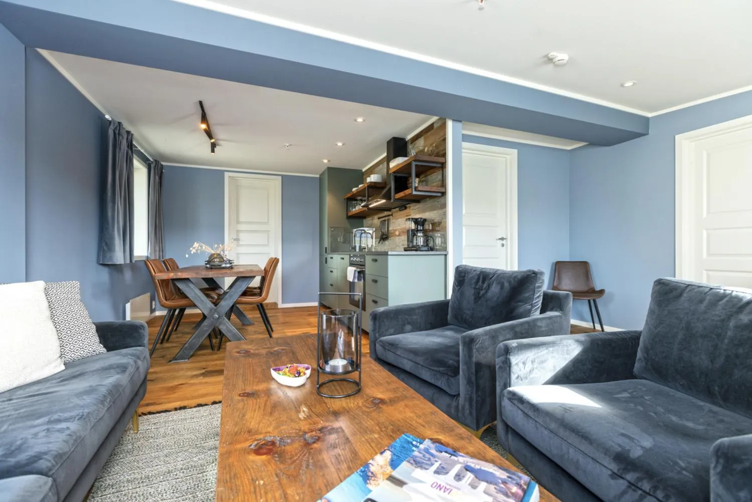 Seating area in Tobiasbrygga