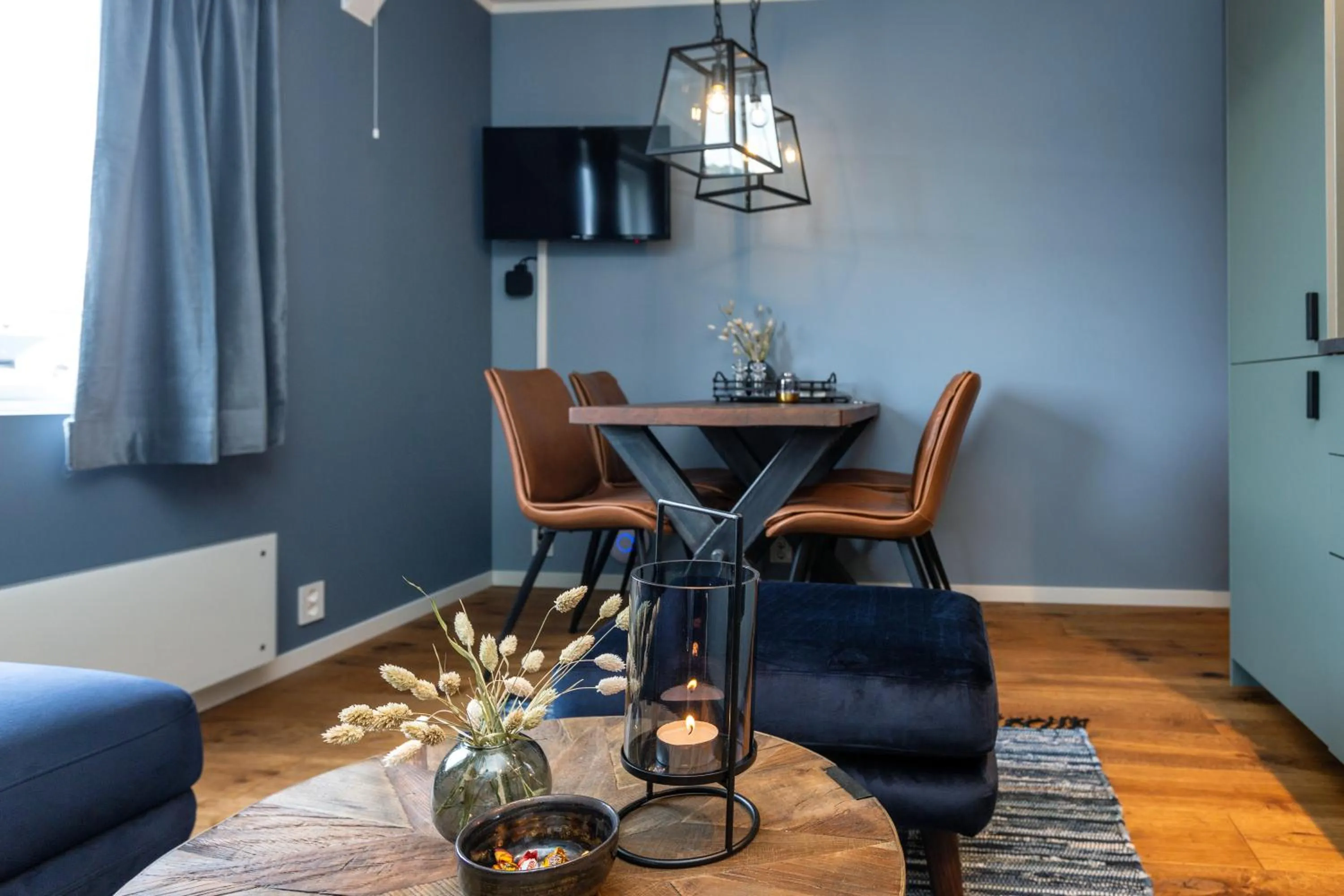 Seating area in Tobiasbrygga