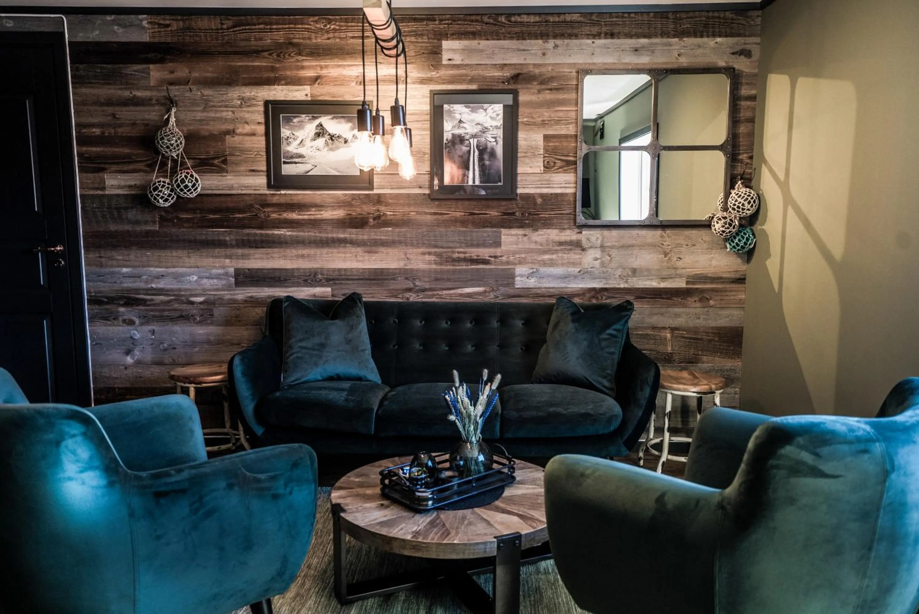 Seating area in Tobiasbrygga