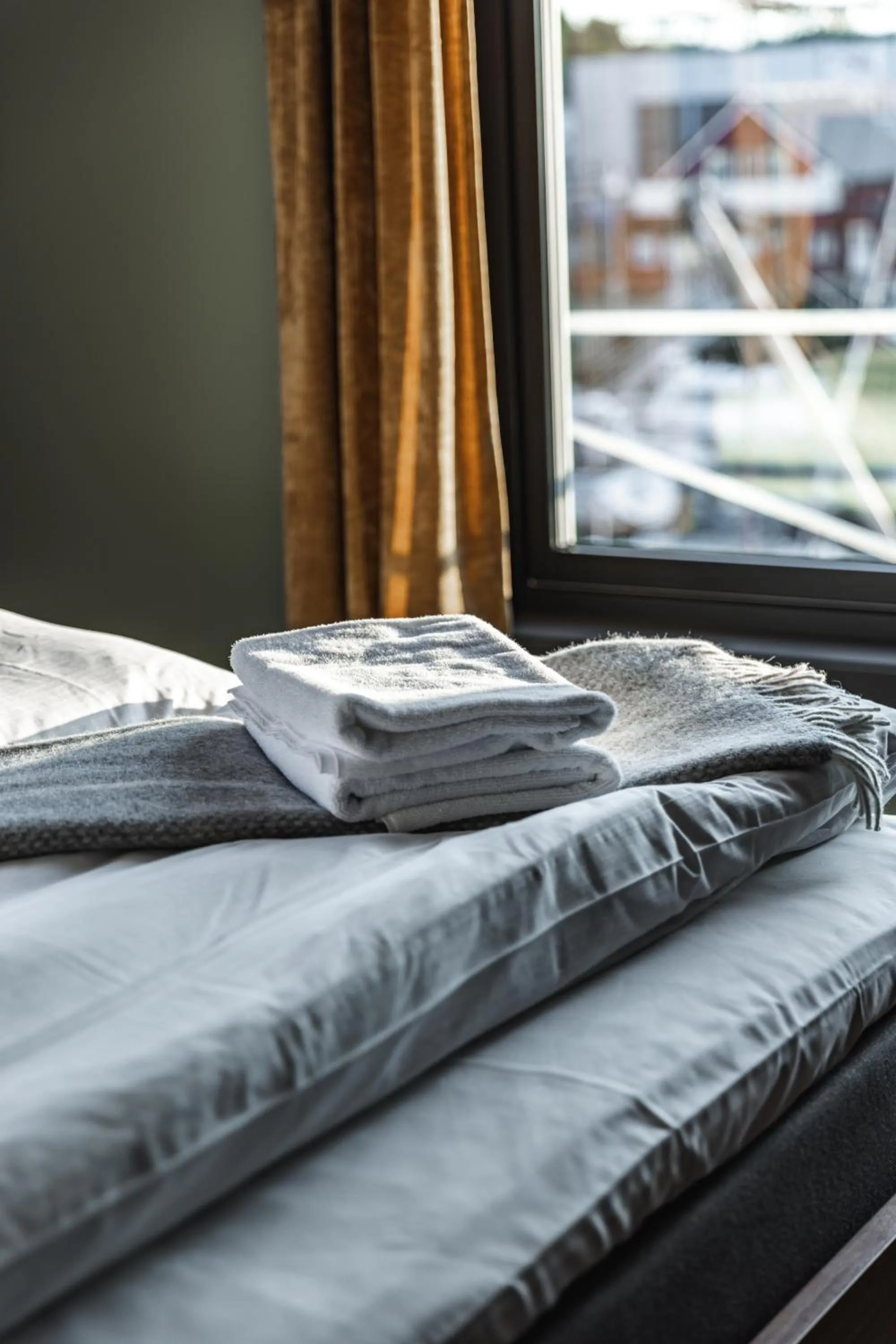 towels, Bed in Tobiasbrygga