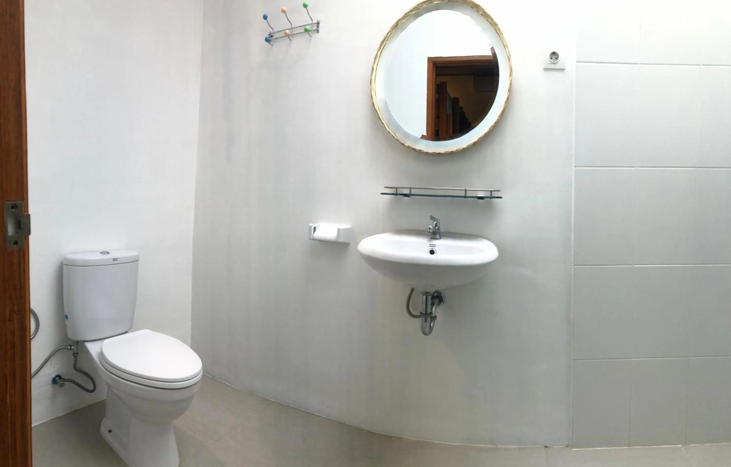 Toilet in Roots Hotel Trawangan