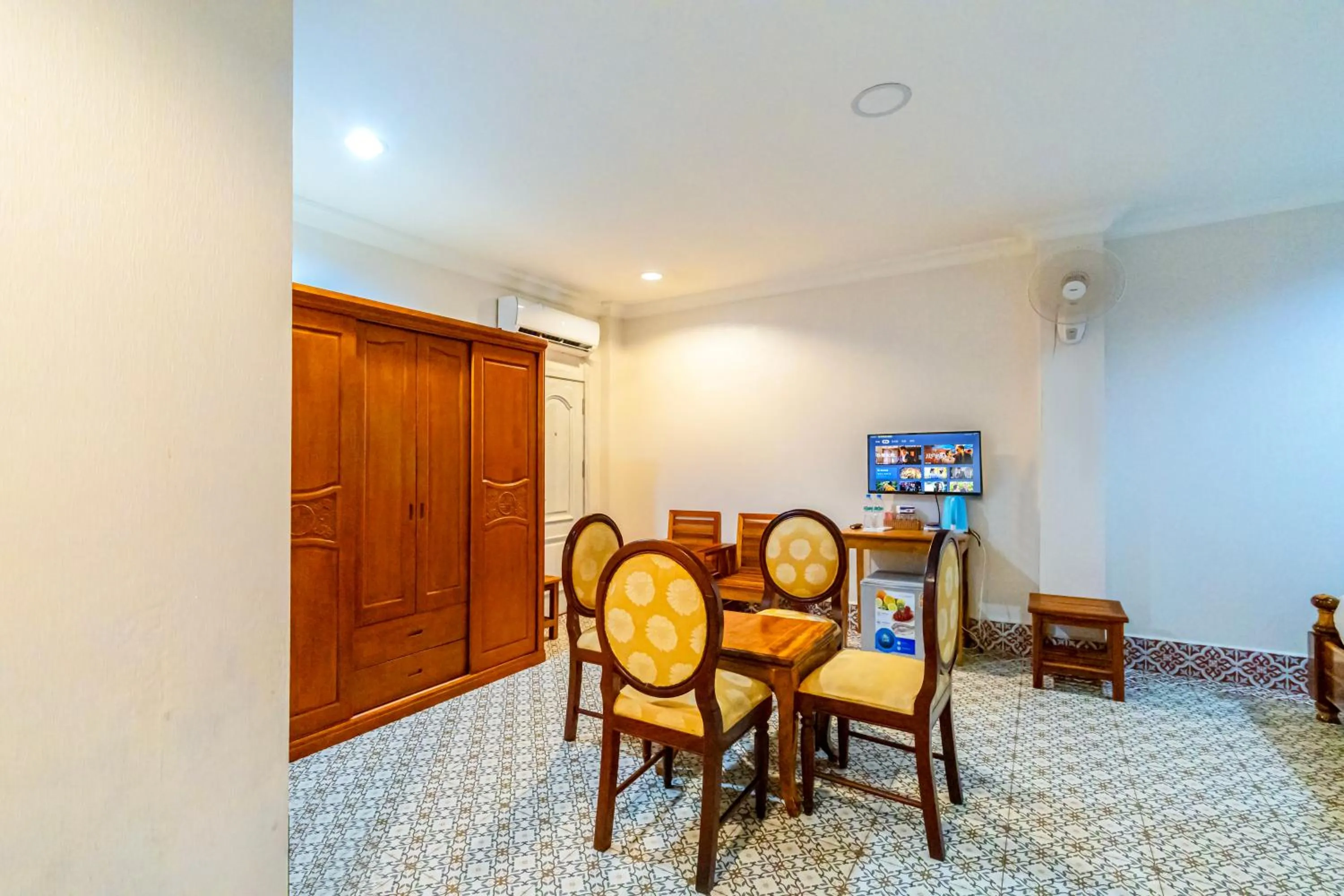 Seating area in Lisha Roungnakhone Hotel