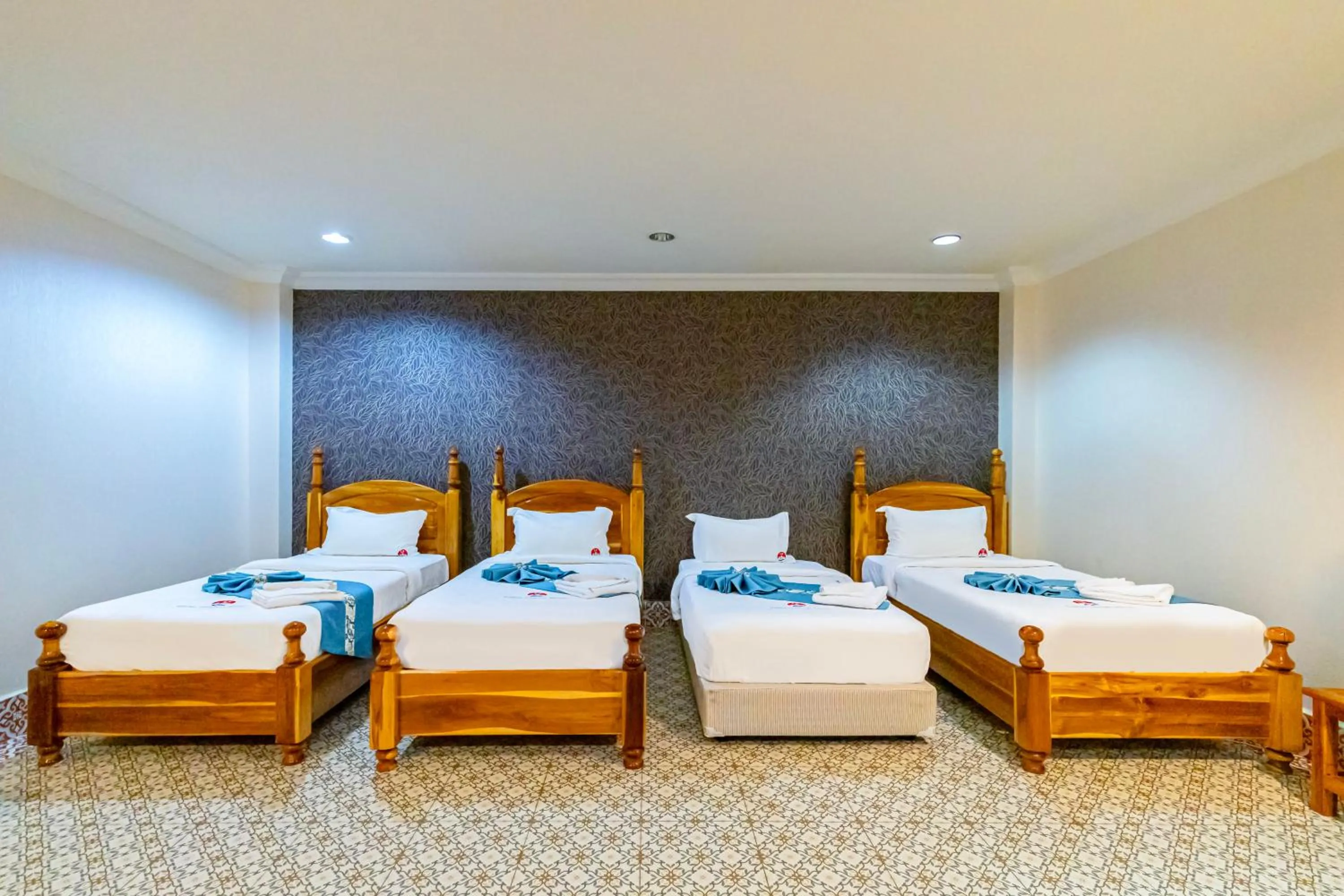 Photo of the whole room, Bed in Lisha Roungnakhone Hotel