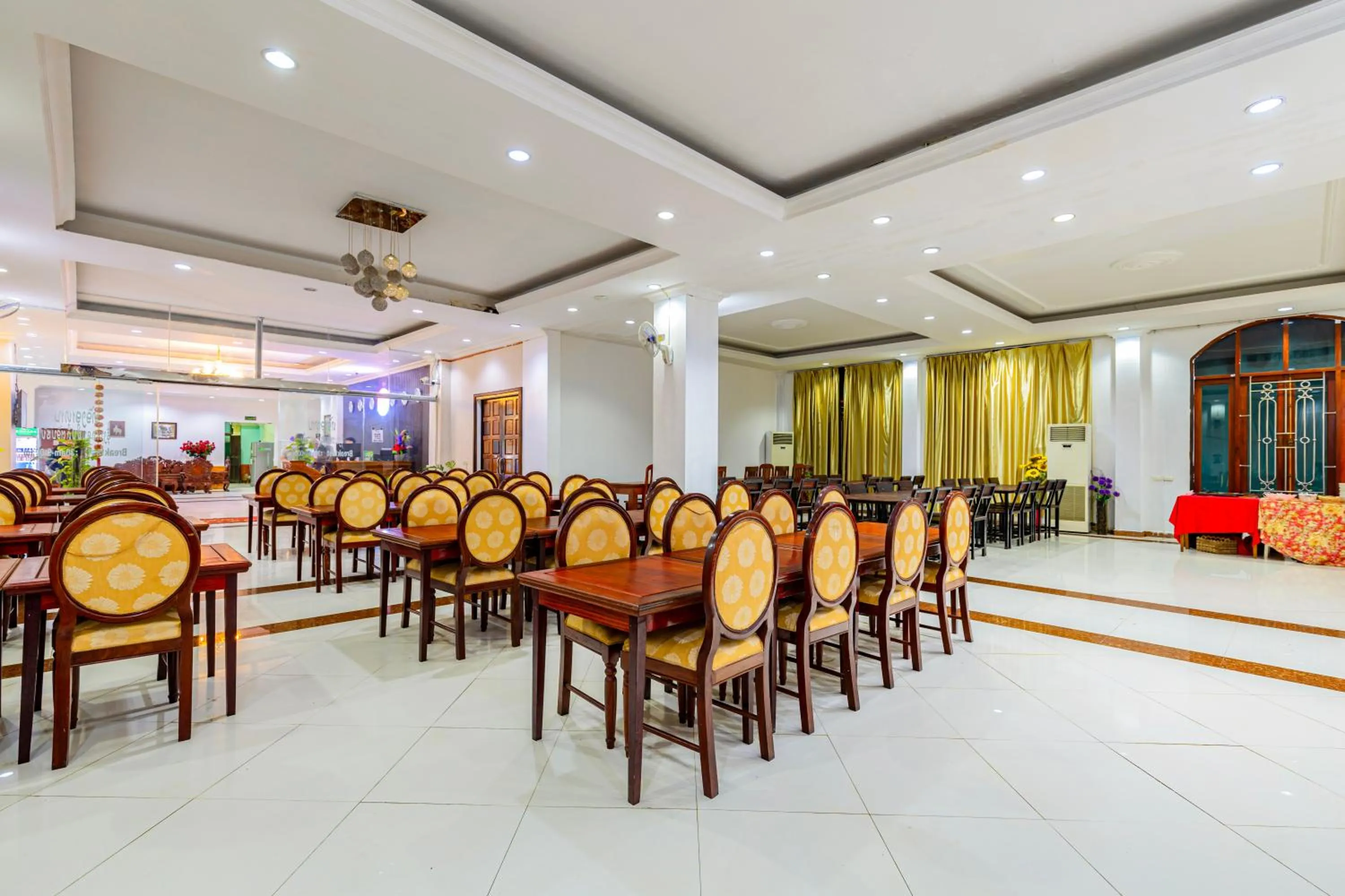 Restaurant/places to eat in Lisha Roungnakhone Hotel