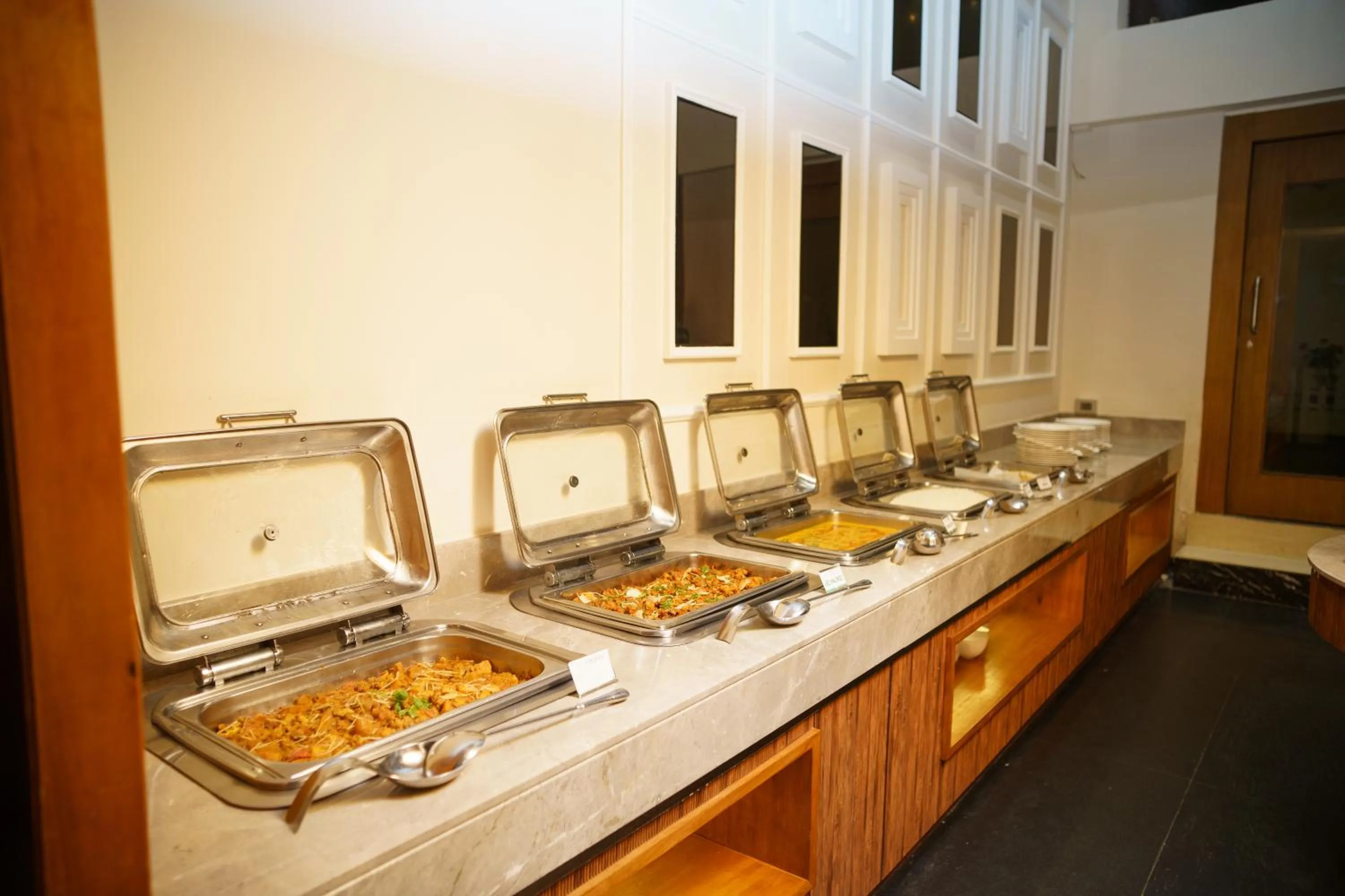 Restaurant/places to eat in ORSINO RESORT MALL ROAD