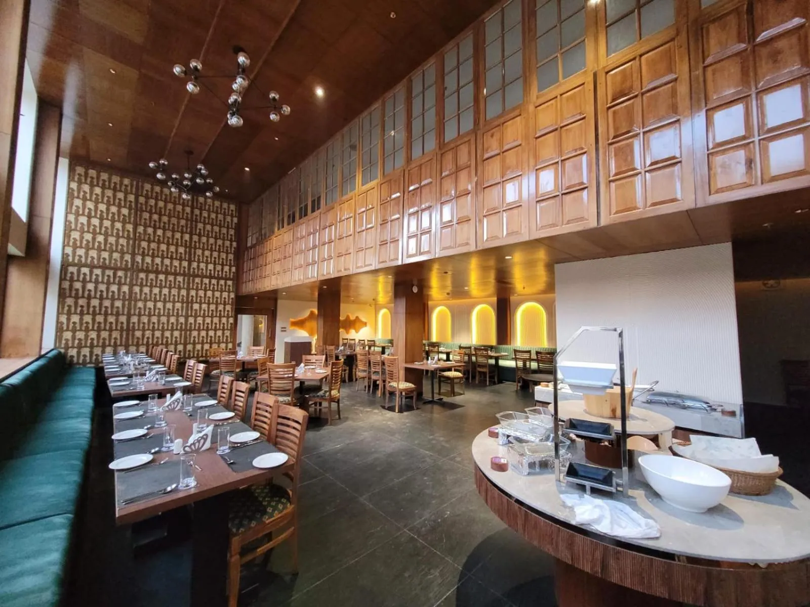 Restaurant/places to eat in ORSINO RESORT MALL ROAD