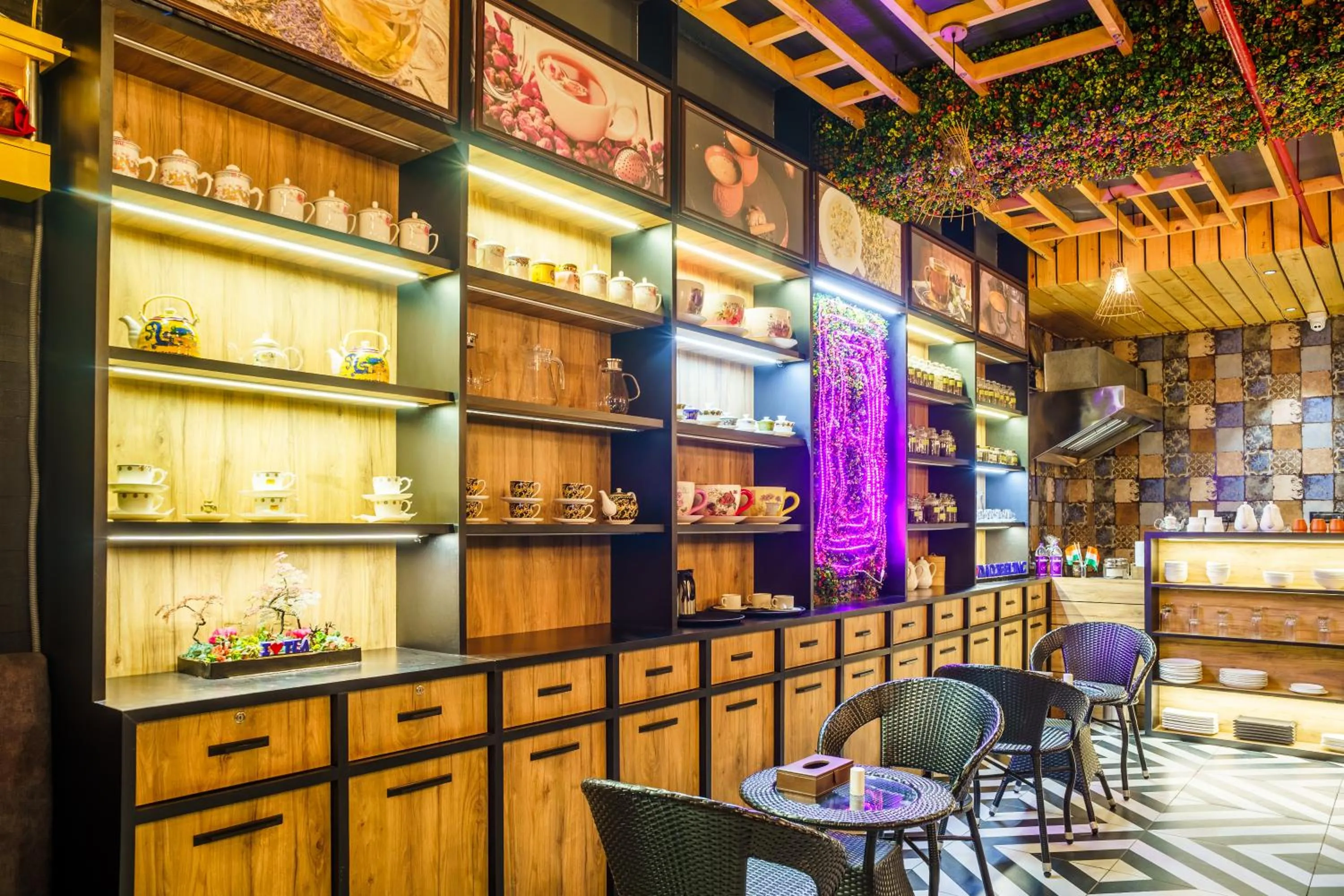 Restaurant/places to eat in ORSINO RESORT MALL ROAD