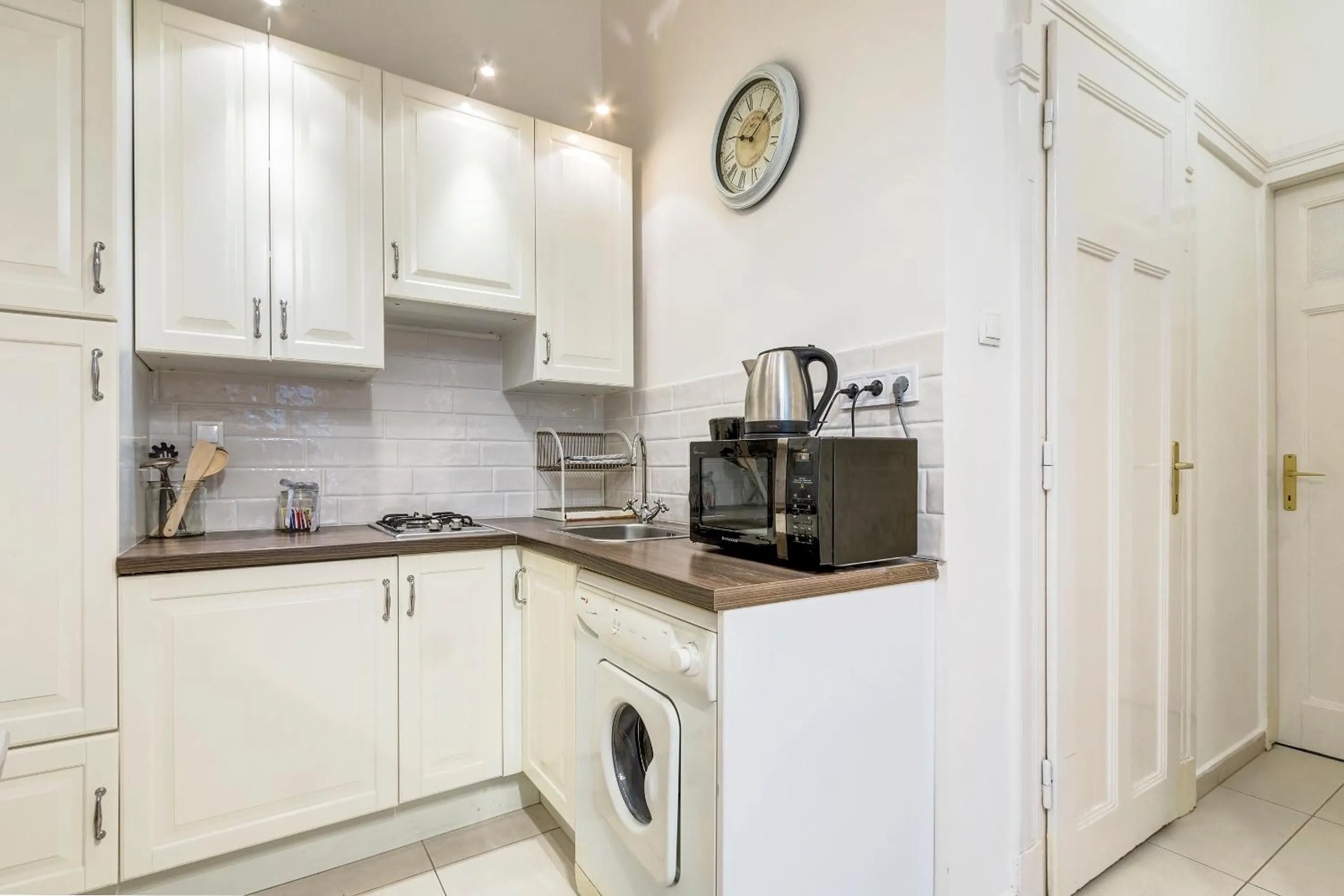 Kitchen or kitchenette in Fashion Street Luxury Apartment