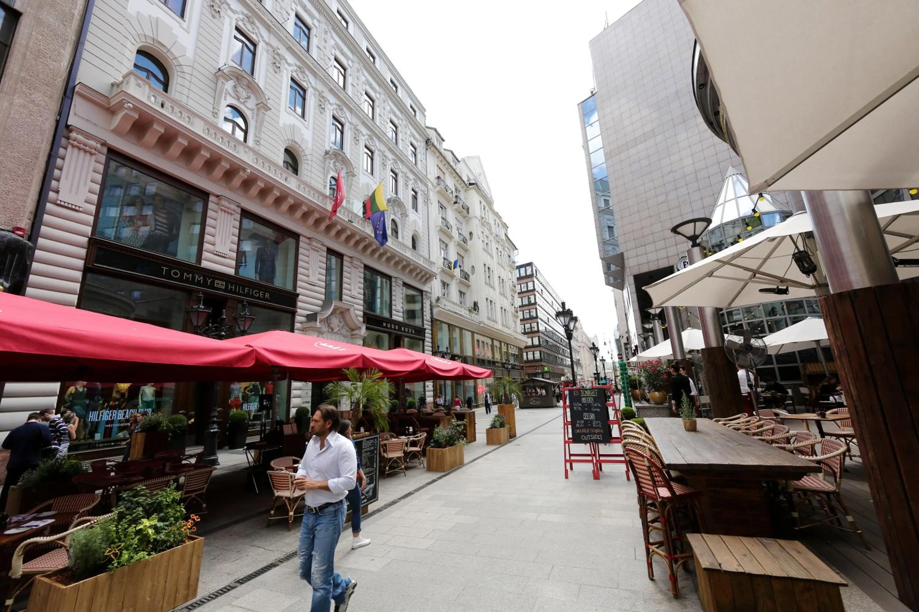 Neighbourhood in Fashion Street Luxury Apartment