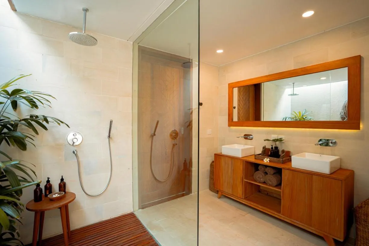 Shower in Cocana Resort Gili Trawangan