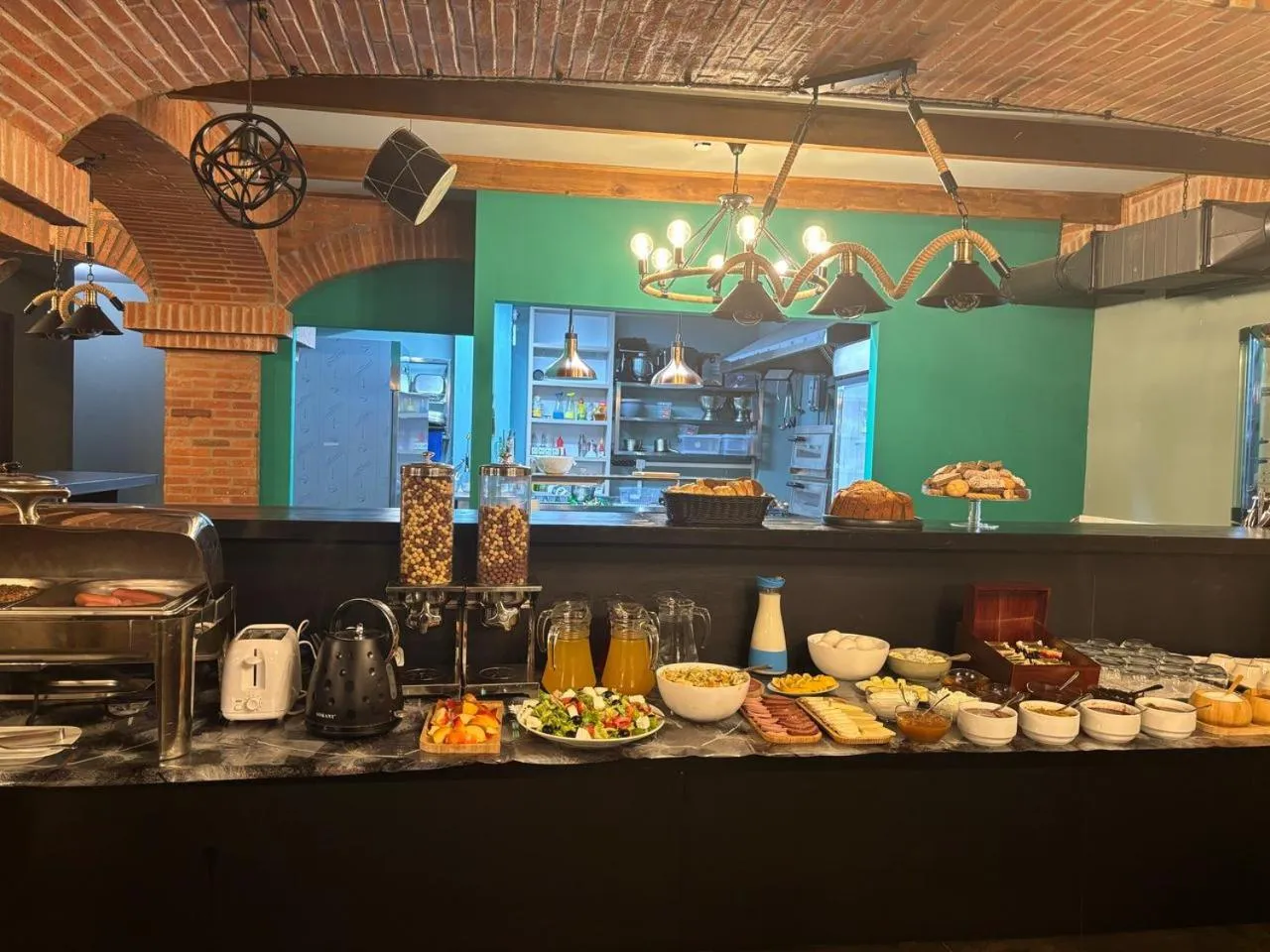 Kitchen or kitchenette in Hotel Zerta Old Tbilisi