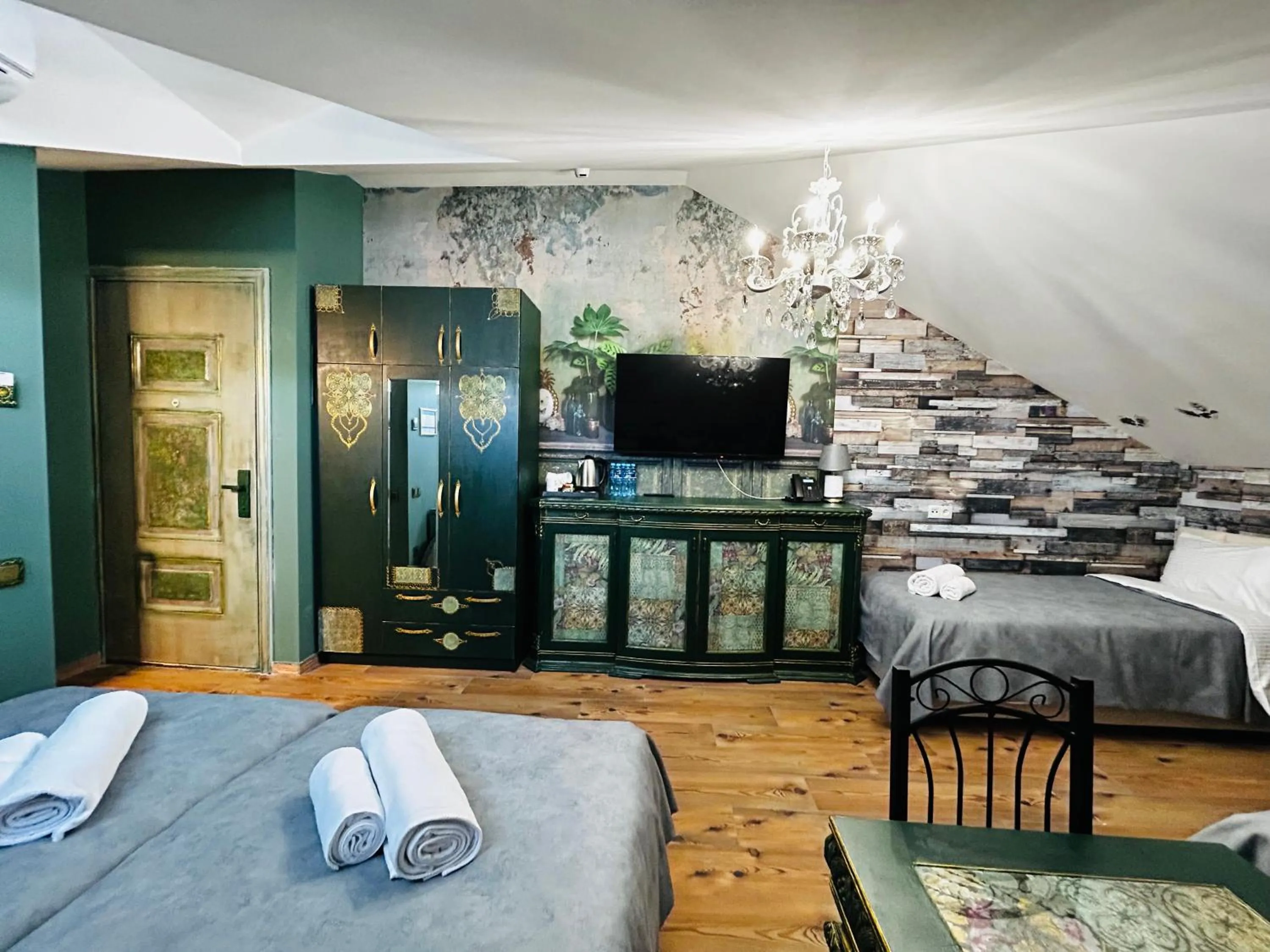 Communal lounge/ TV room, Bed in Hotel Zerta Old Tbilisi