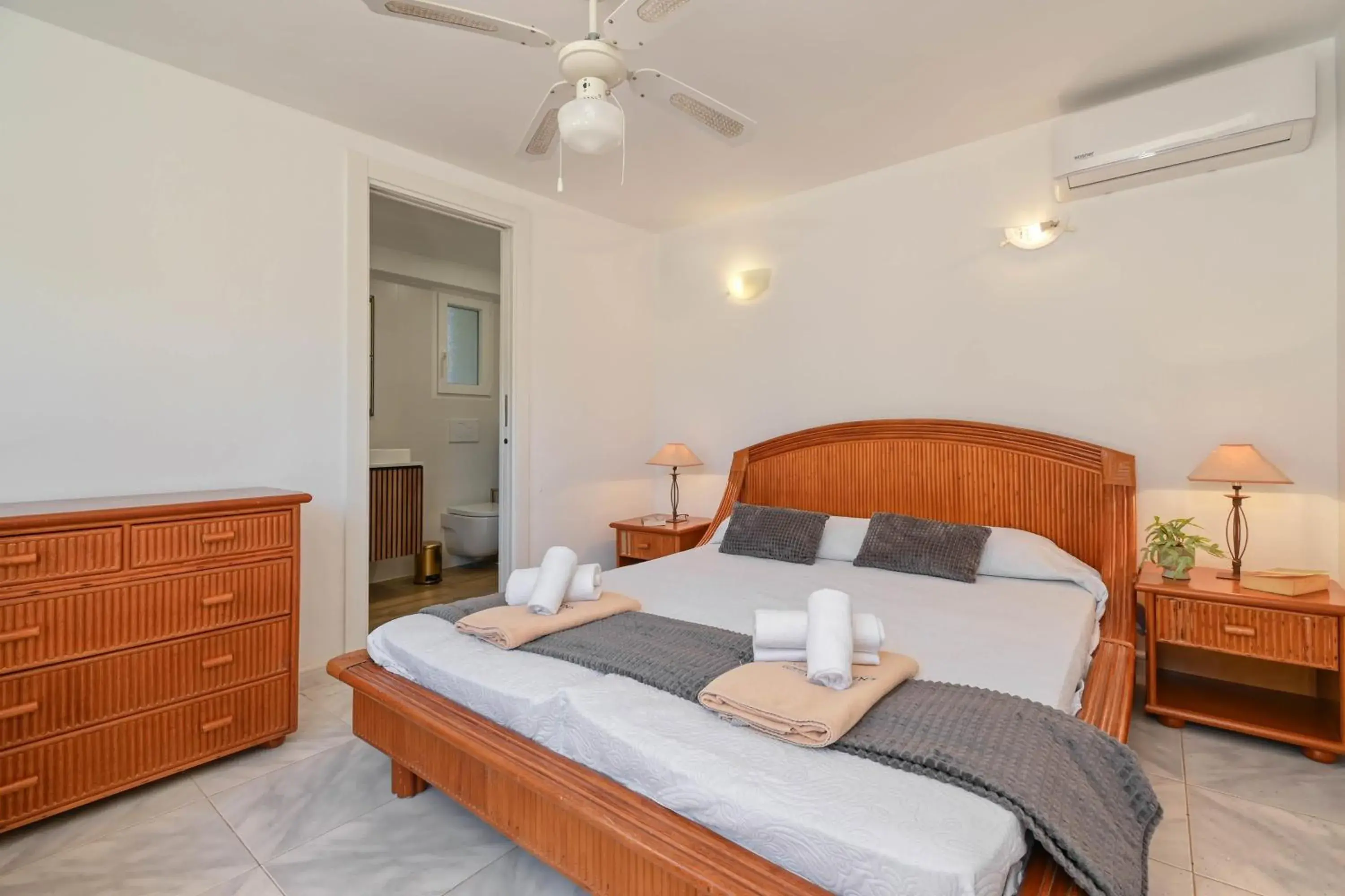 Villa Hermosa by Aguilarent Villa Hermosa by Aguilarent