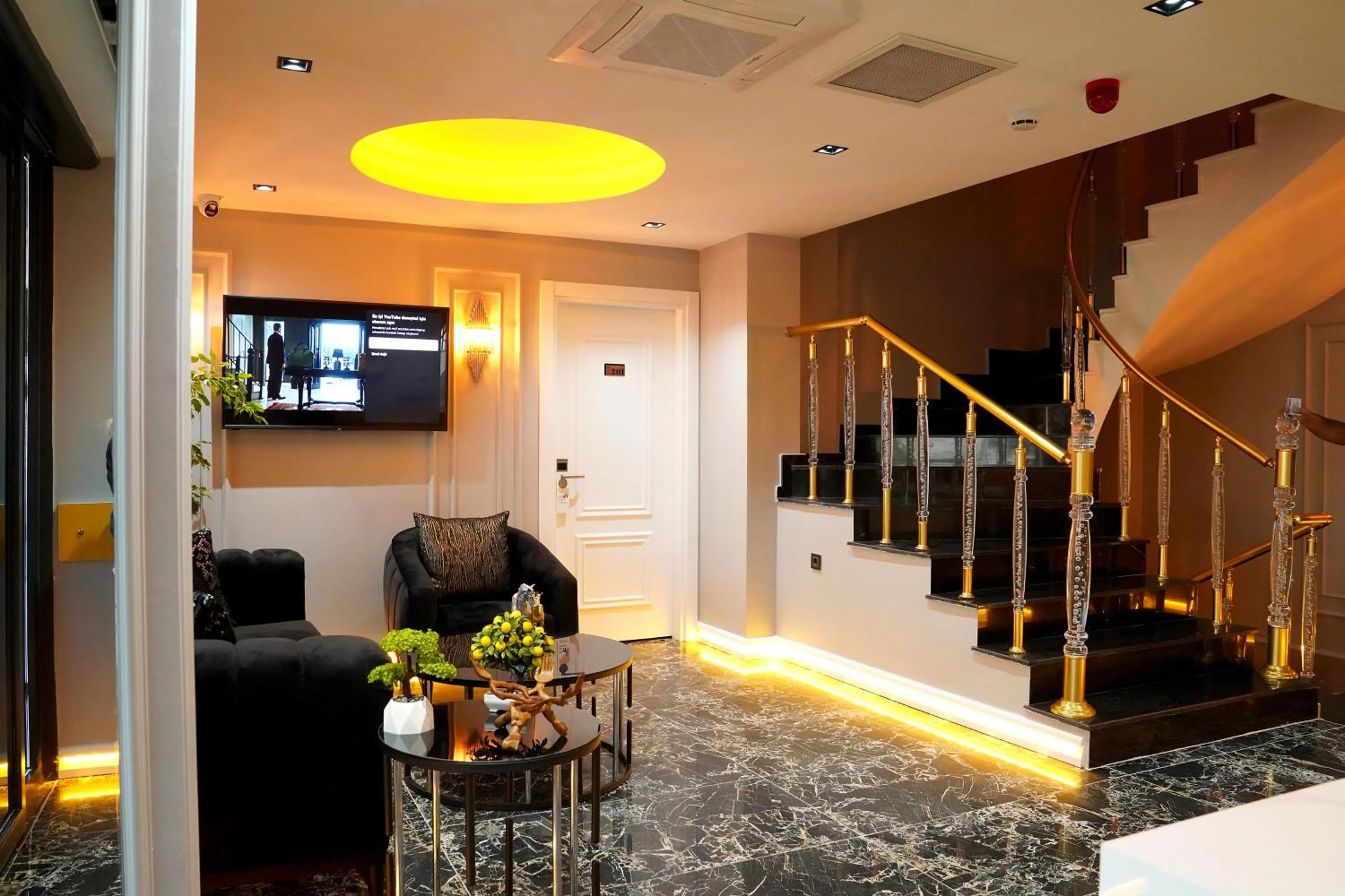 Seating area in GreenWich Hotel