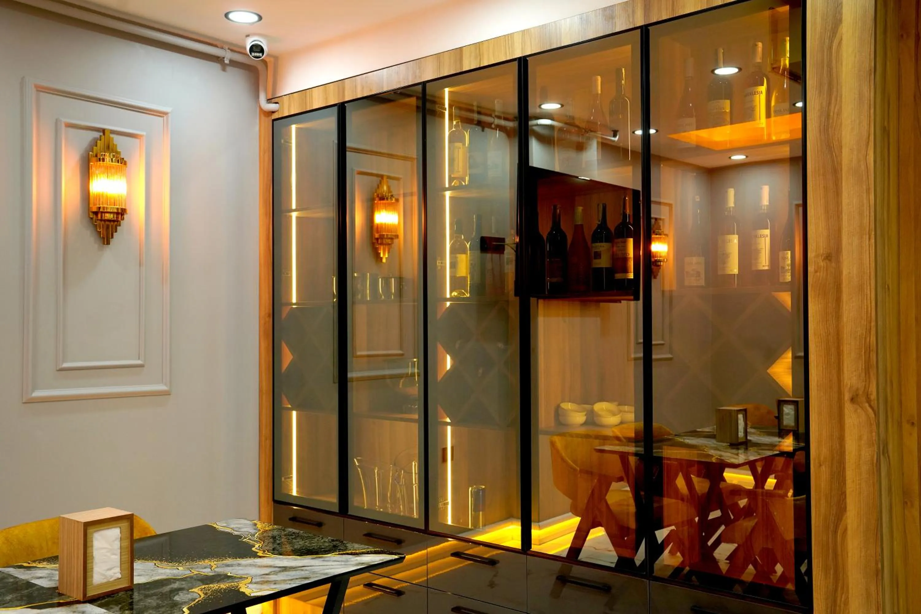 Restaurant/places to eat in GreenWich Hotel