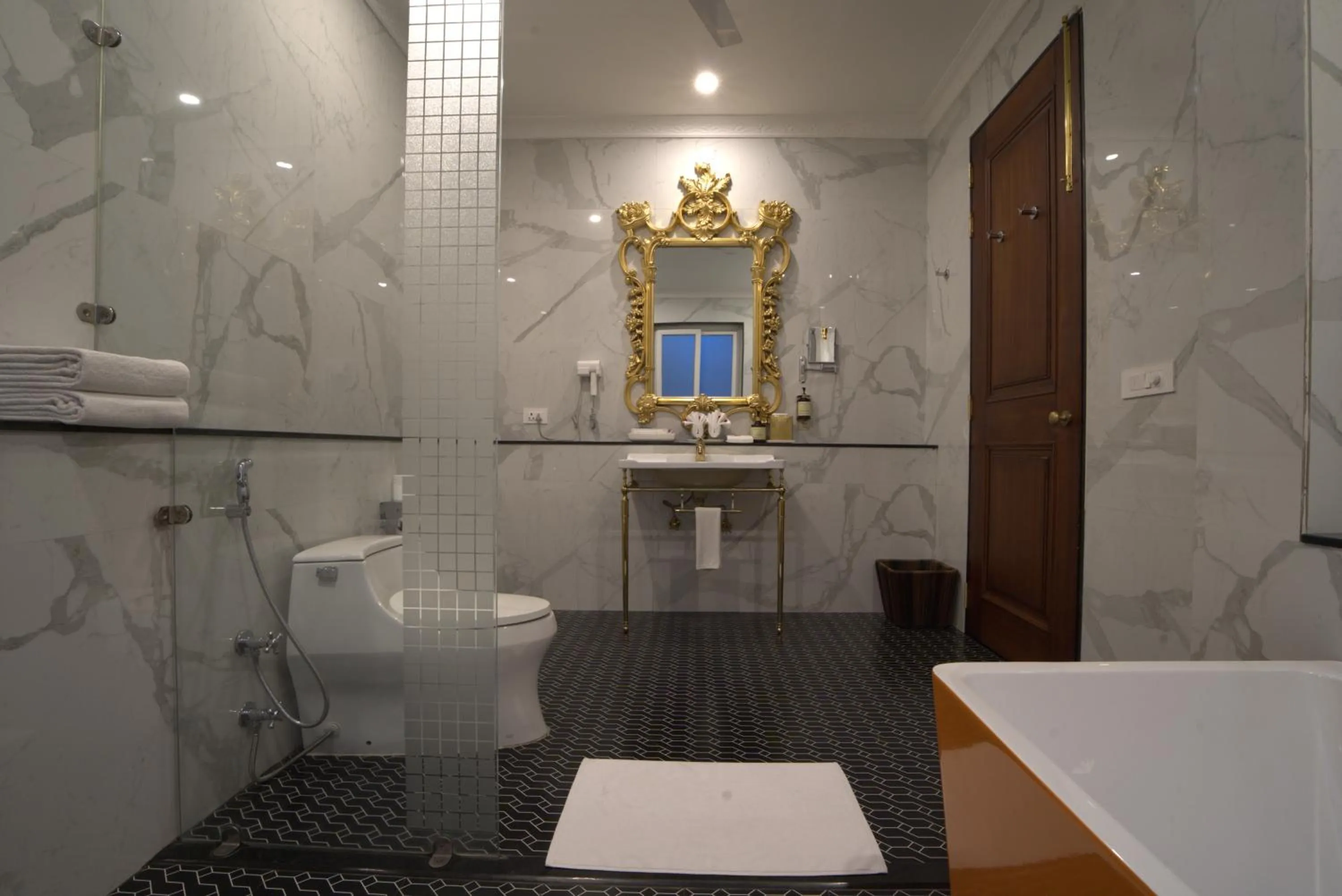 Bathroom in Mayfair Oasis Resort & Convention