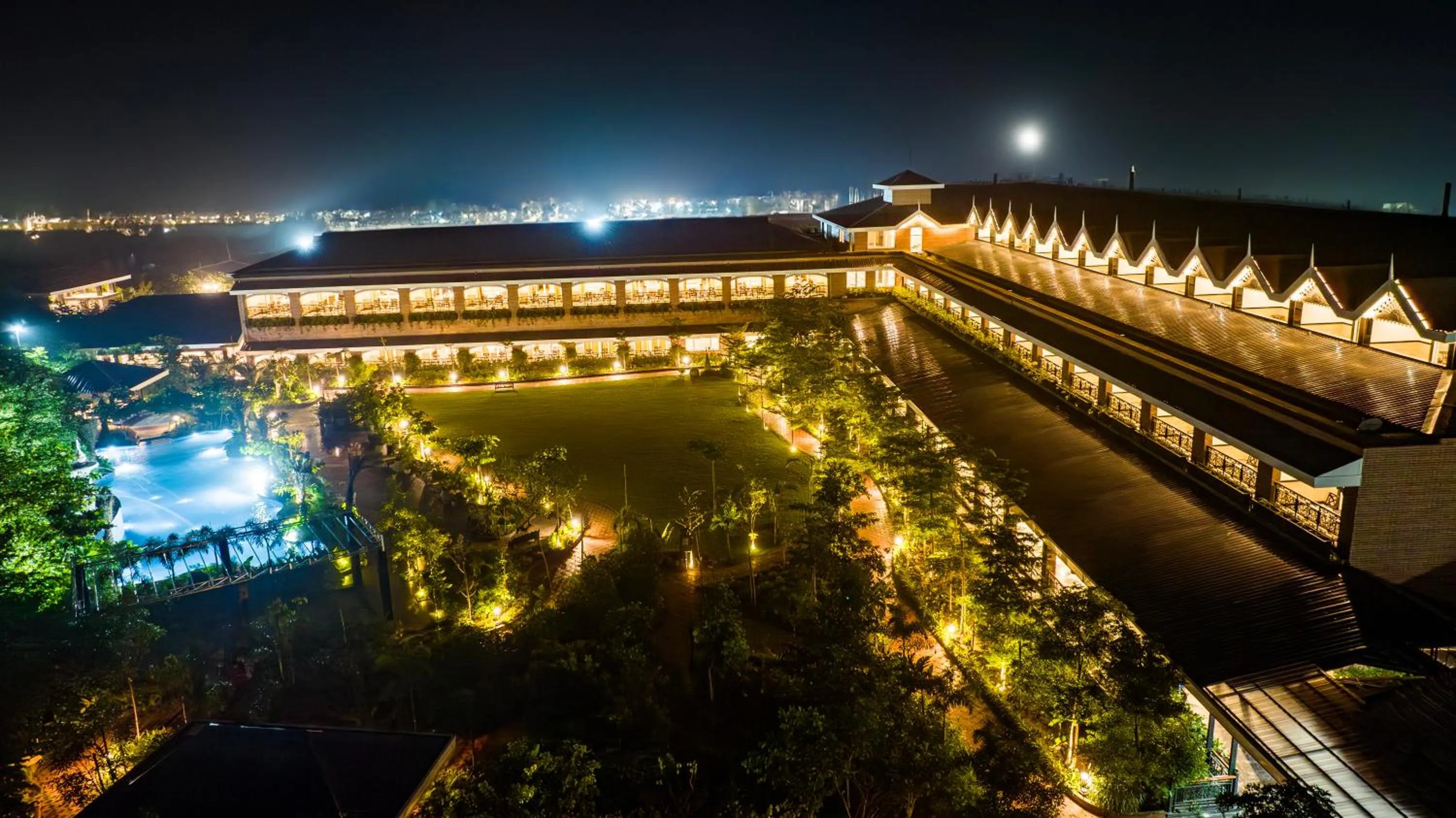 Property building in Mayfair Oasis Resort & Convention