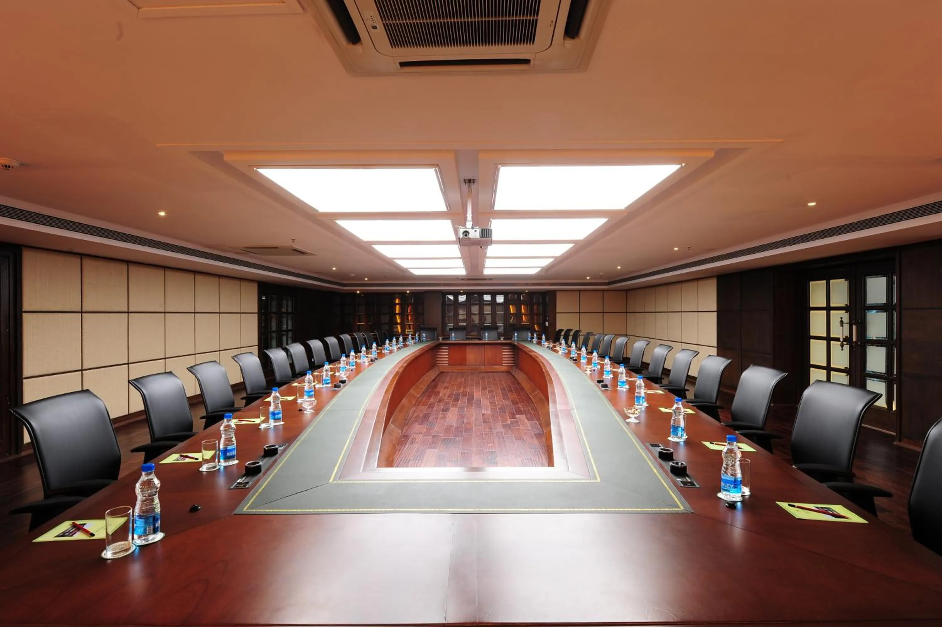 Meeting/conference room in Mayfair Oasis Resort & Convention