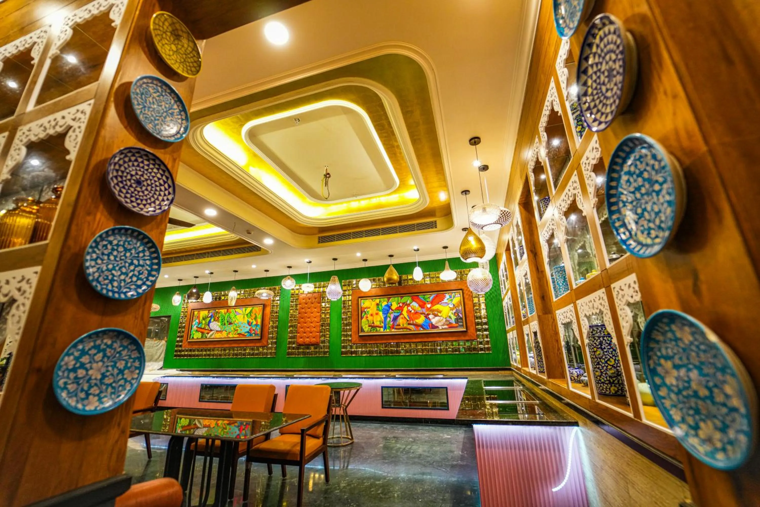 Lounge or bar in Mayfair Oasis Resort & Convention