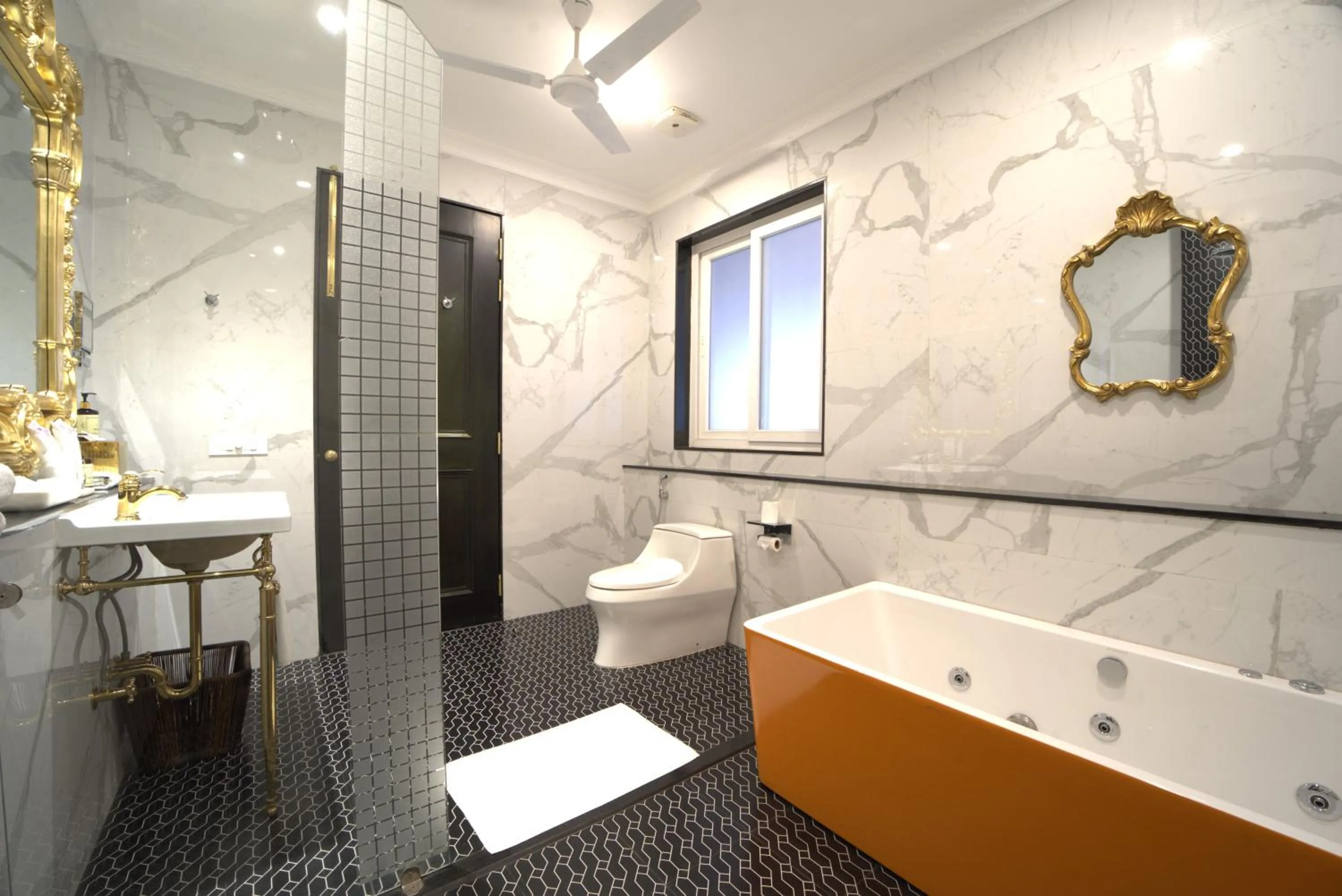 Bathroom in Mayfair Oasis Resort & Convention