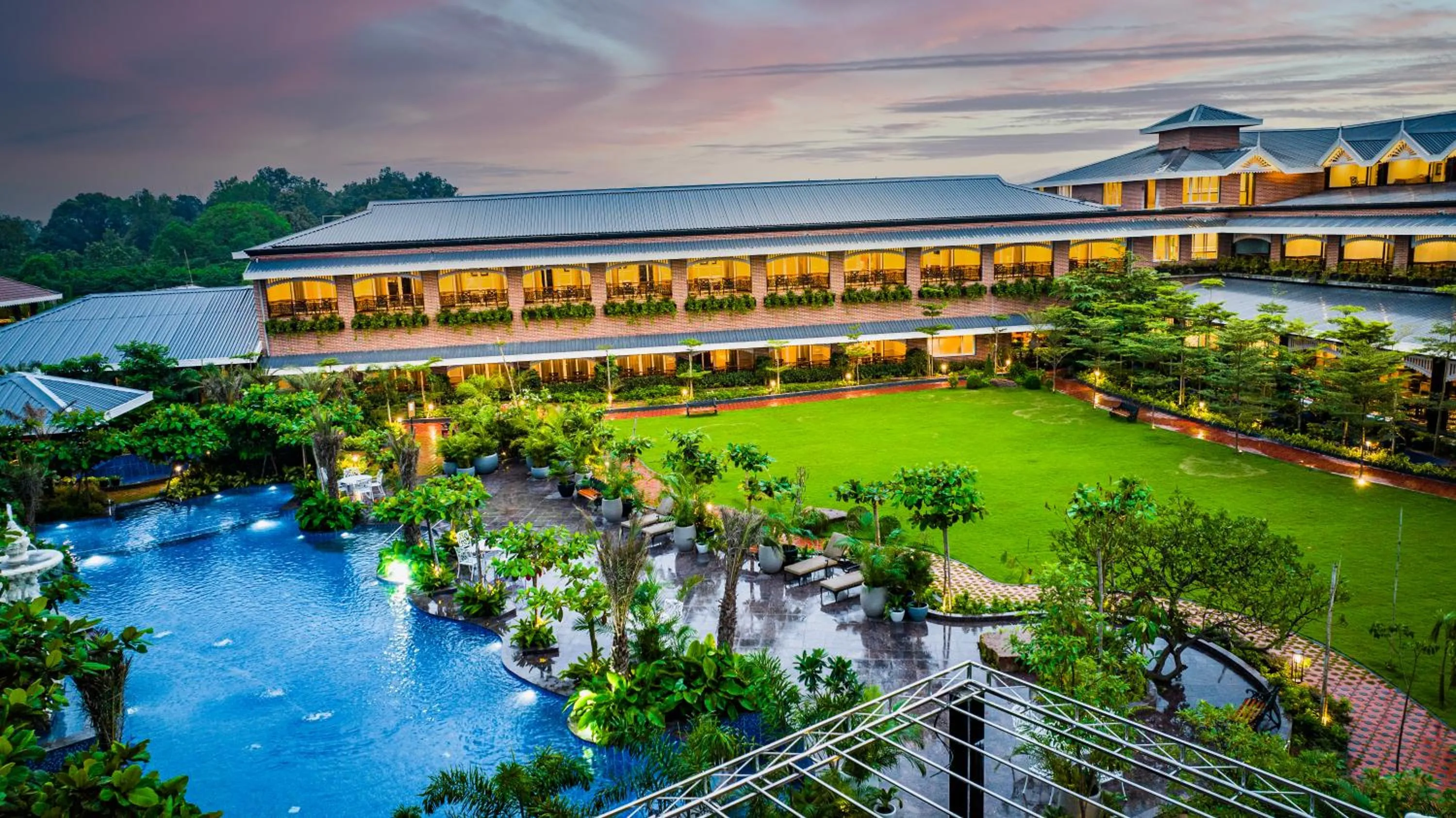 Property building in Mayfair Oasis Resort & Convention