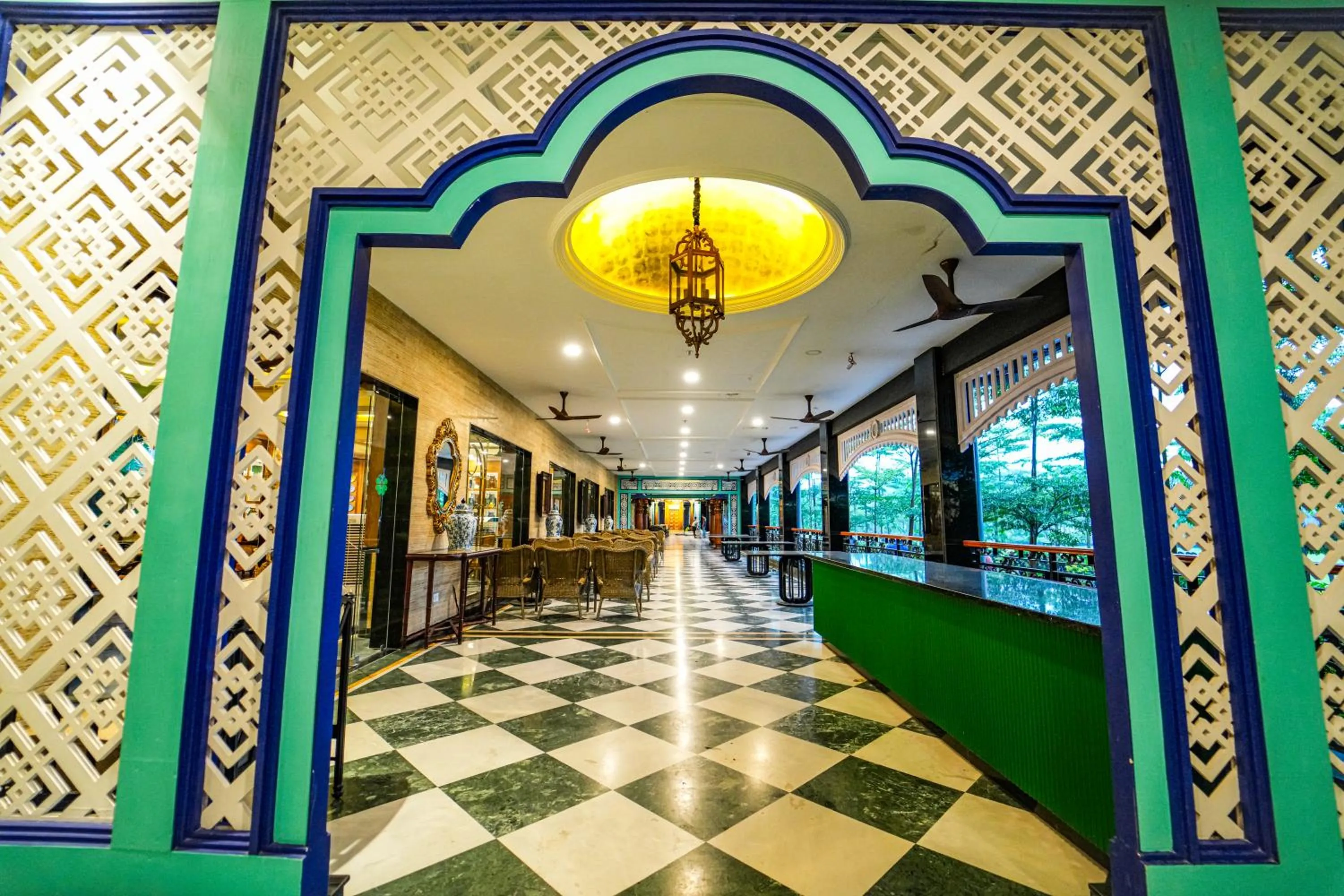 Facade/entrance in Mayfair Oasis Resort & Convention