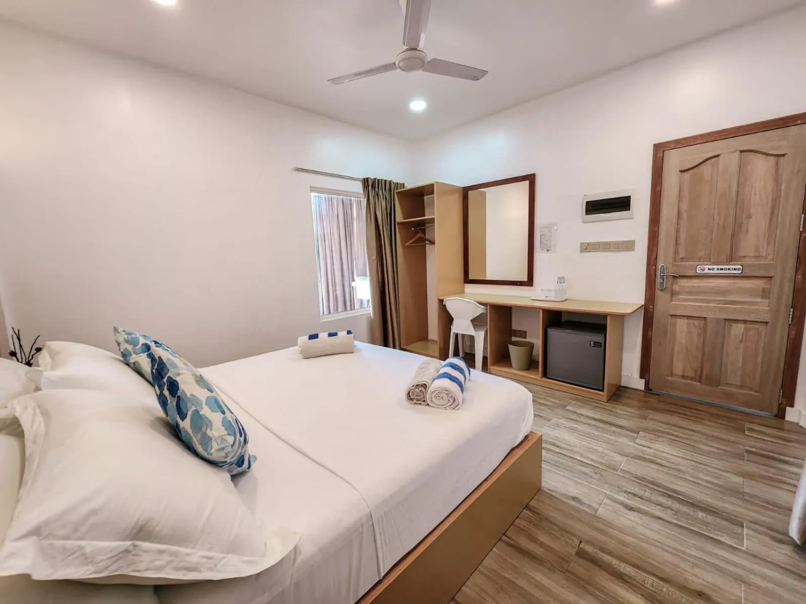 Property building, Bed in Raalhu Fonu Maldives