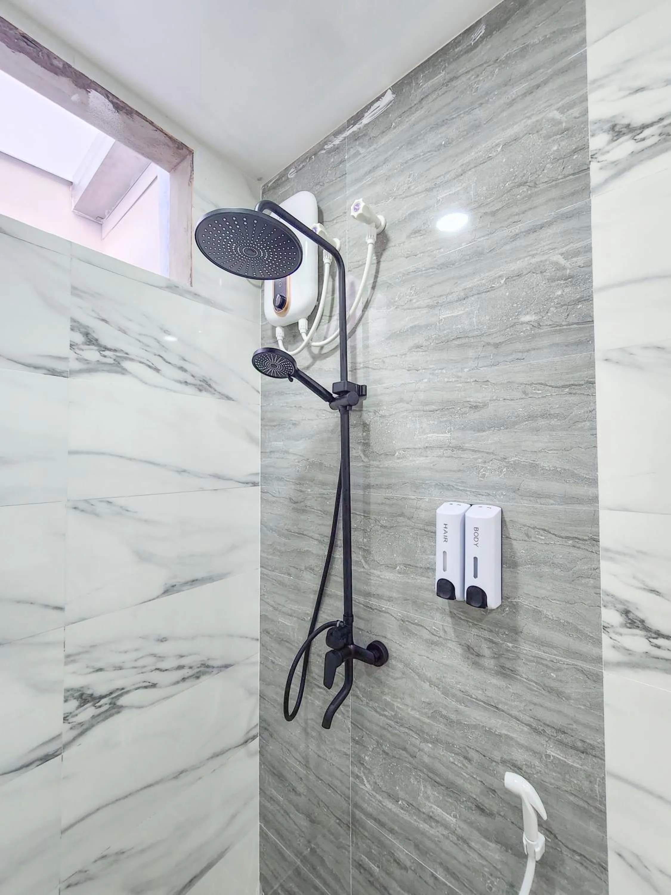 Shower in Raalhu Fonu Maldives