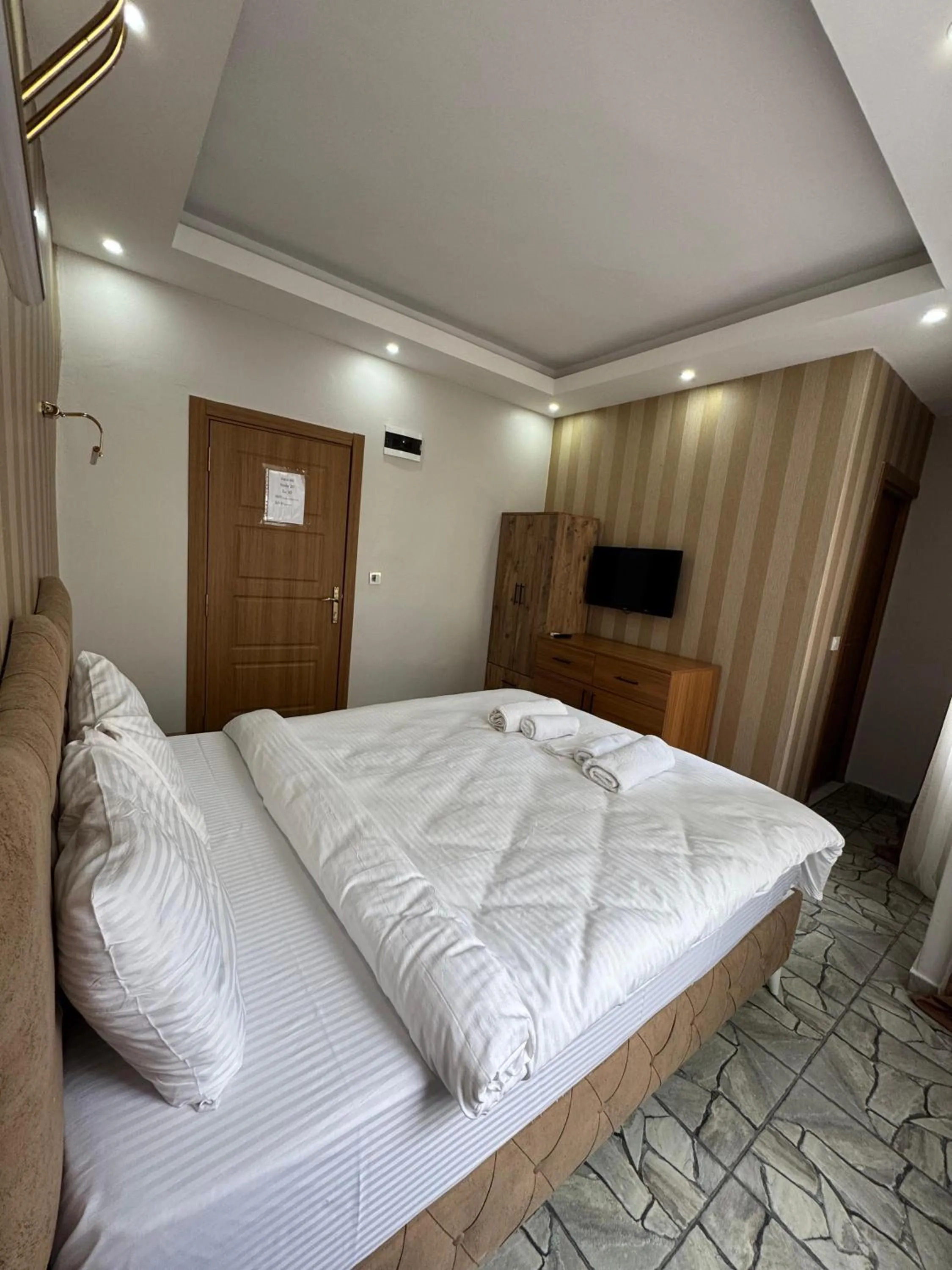 Photo of the whole room, Bed in beyzade apart hotel