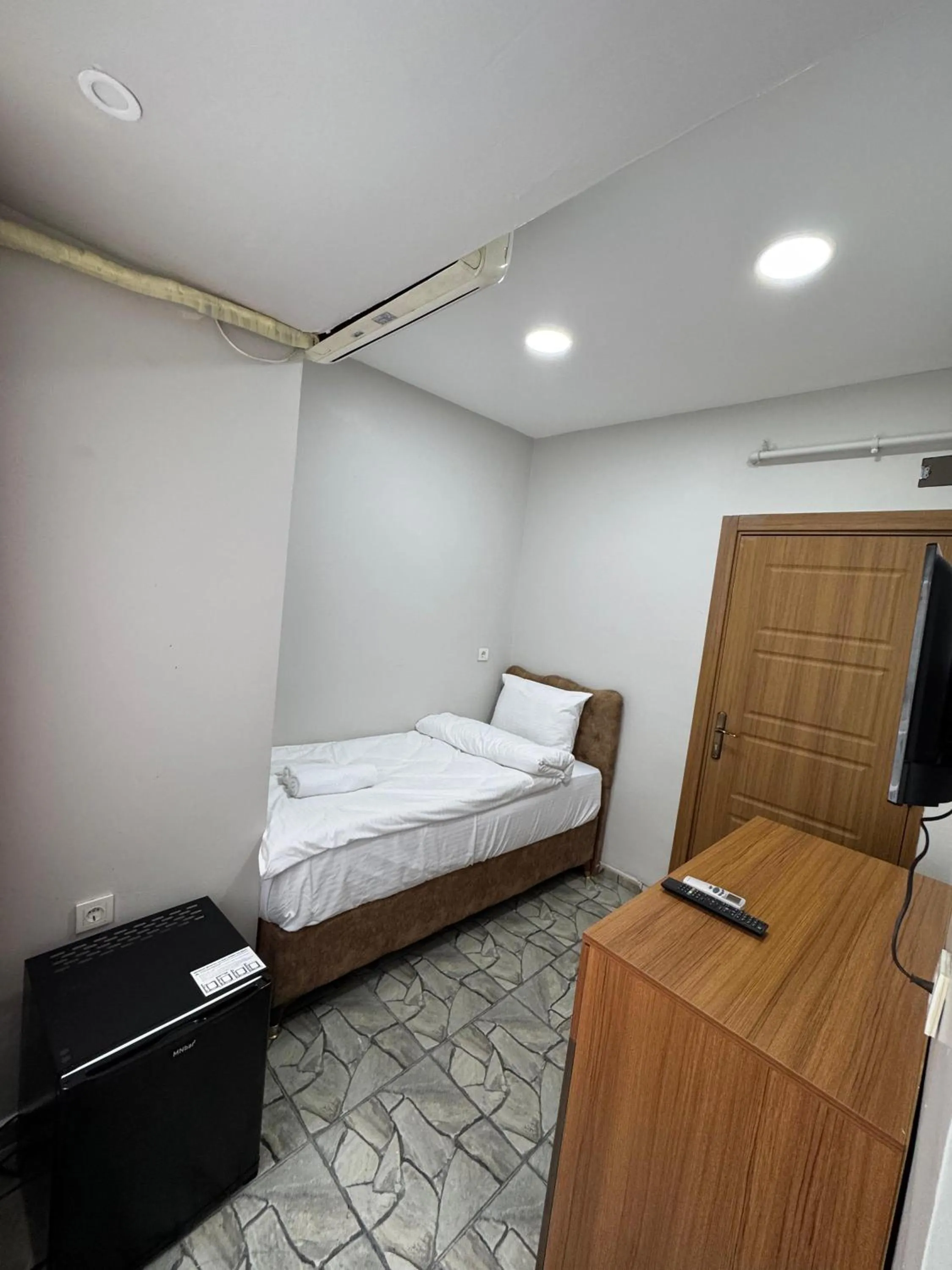 Photo of the whole room, Bed in beyzade apart hotel