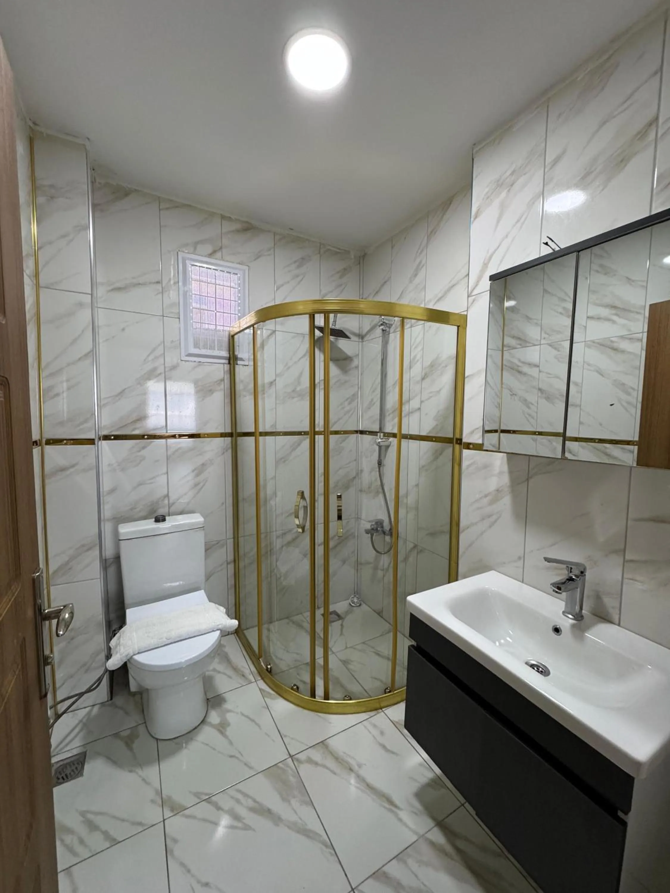 Shower in beyzade apart hotel