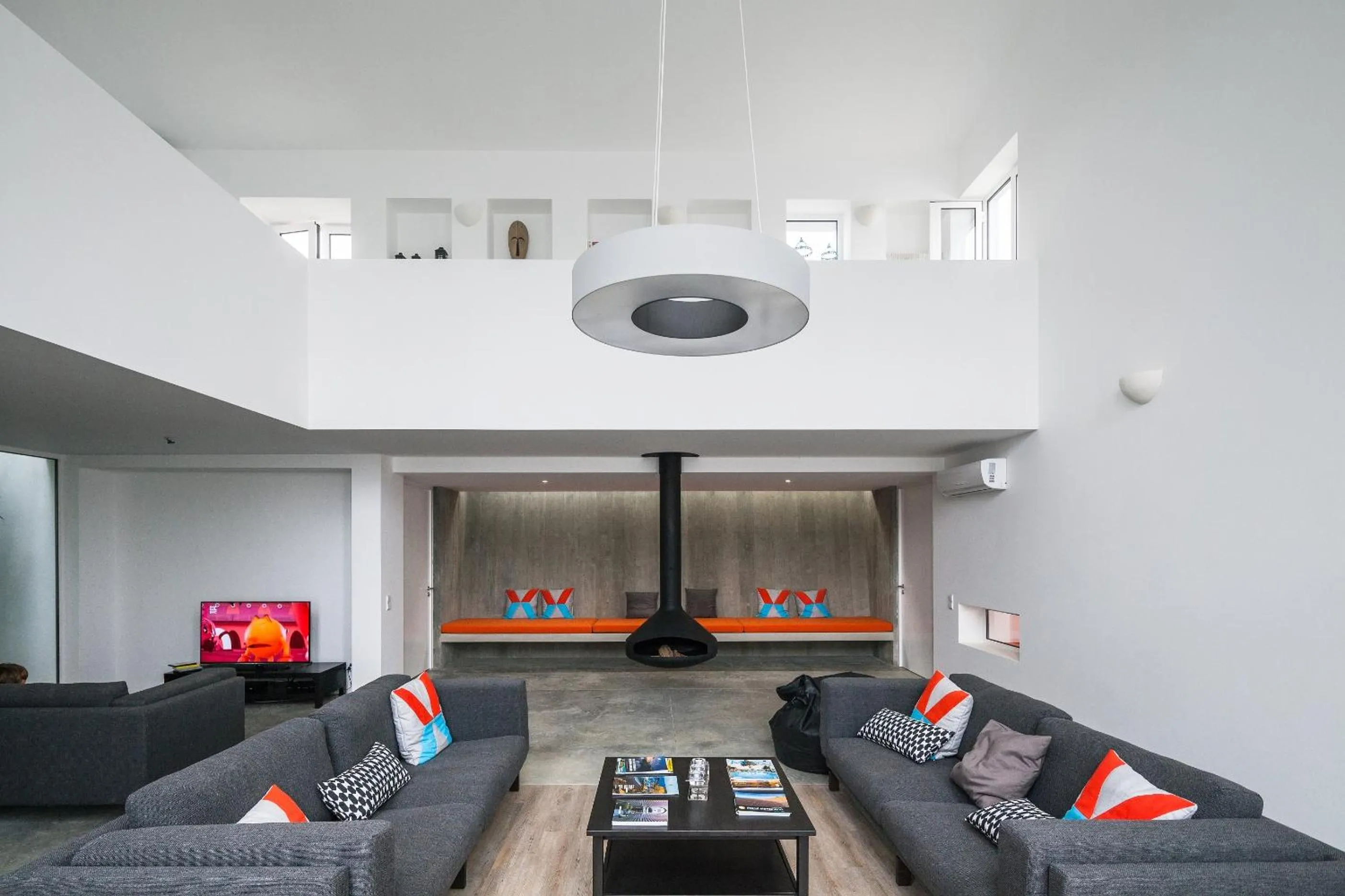 Communal lounge/ TV room in Pe no Monte