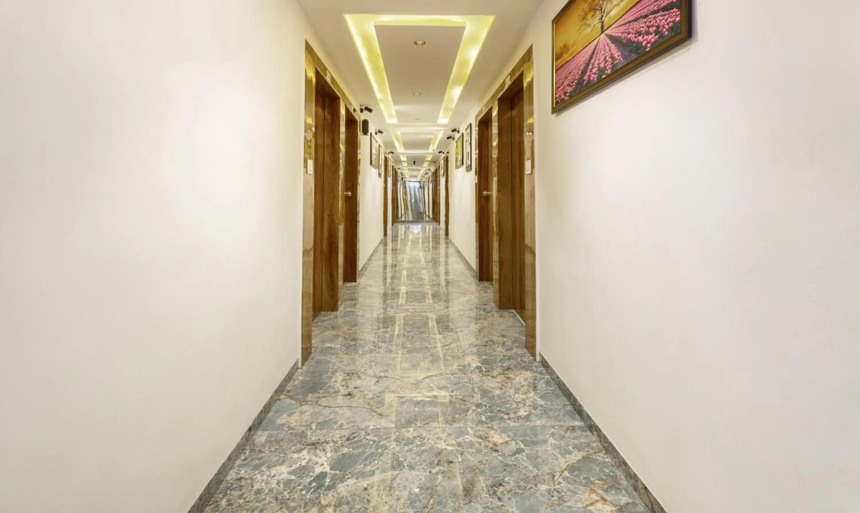 Lobby or reception in Itsy Hotels Signature, Nehru Nagar